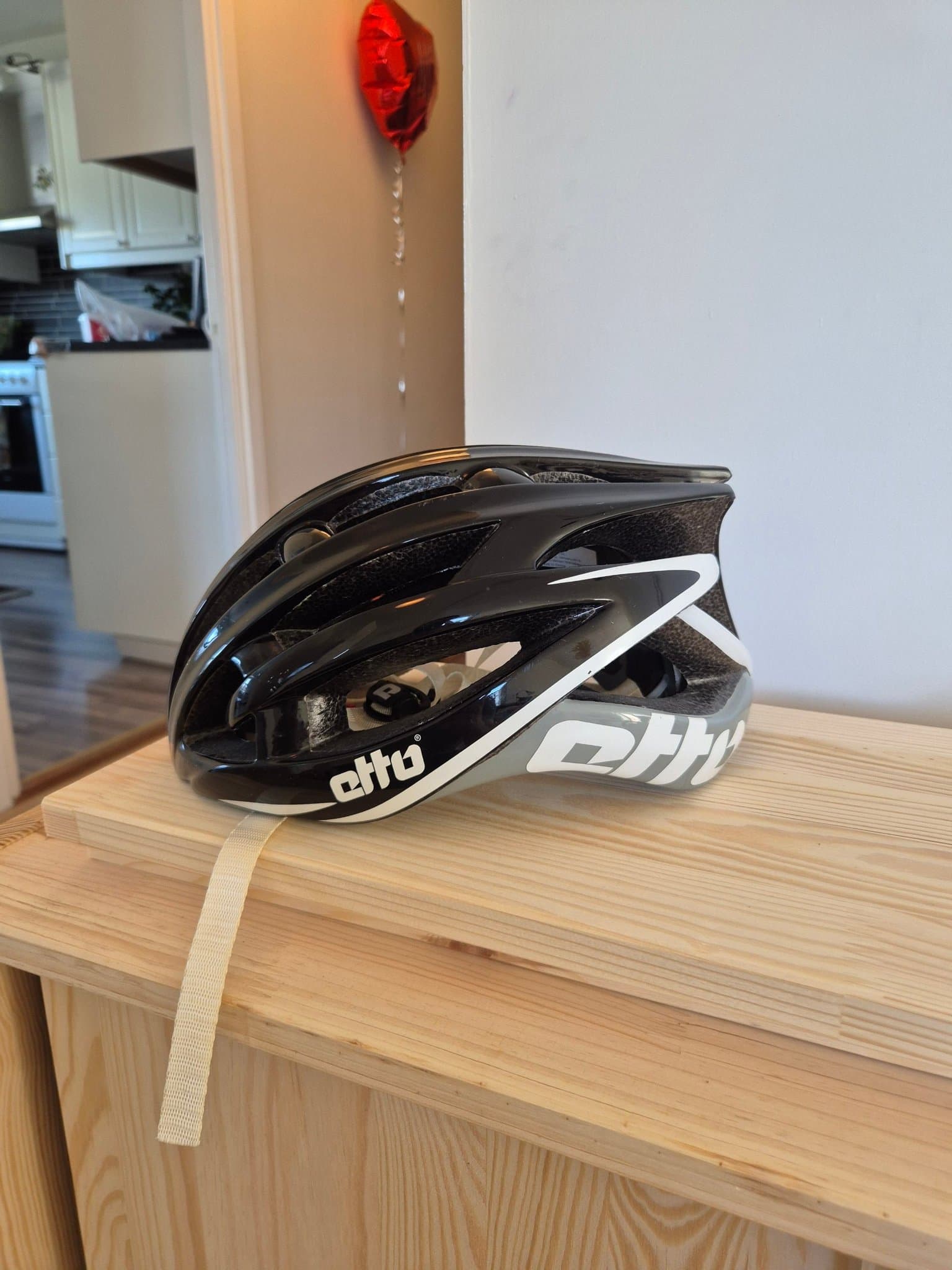 Cykelhjälm Etto Stelvio, svart, storlek L/XL