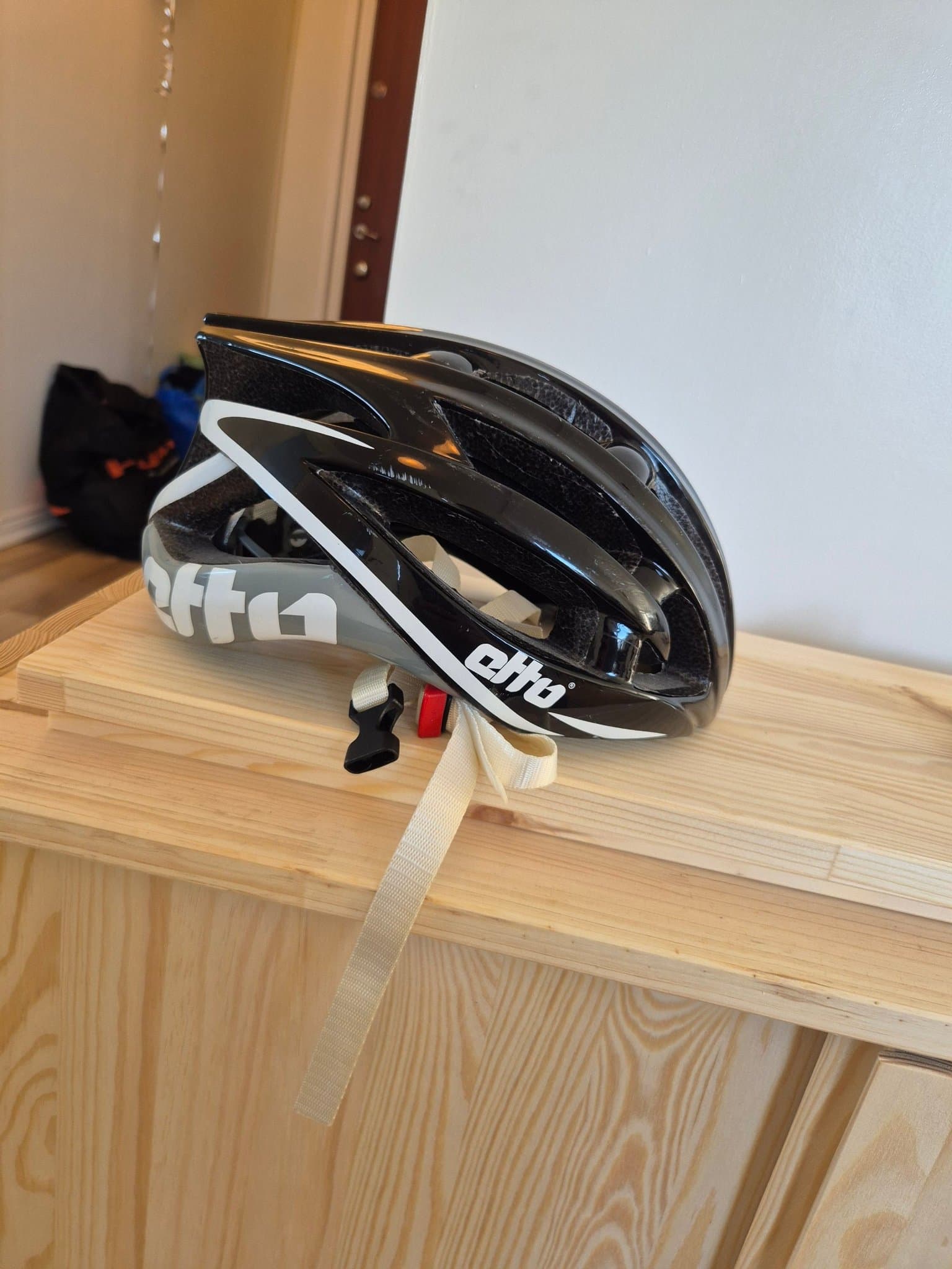 Cykelhjälm Etto Stelvio, svart, storlek L/XL