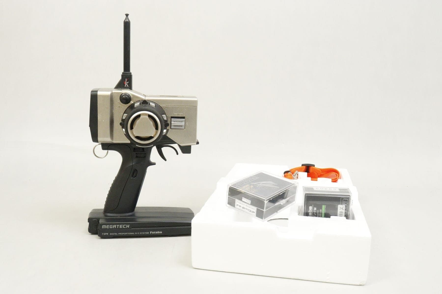 Futaba 3PK_c3 3-kanals PCM-sändare för radiostyrda bilar.