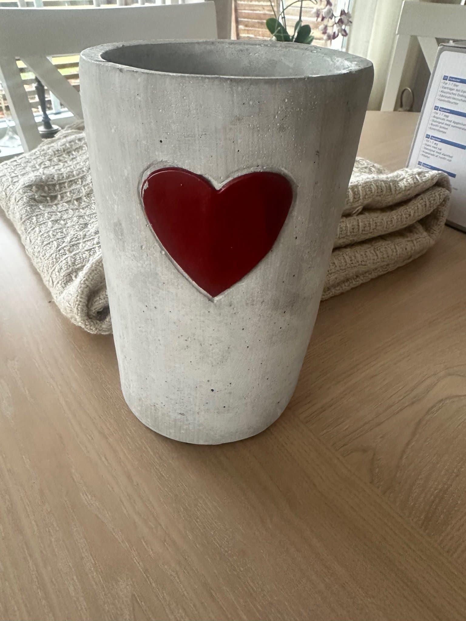 Vas eller blomkruka med hjärta