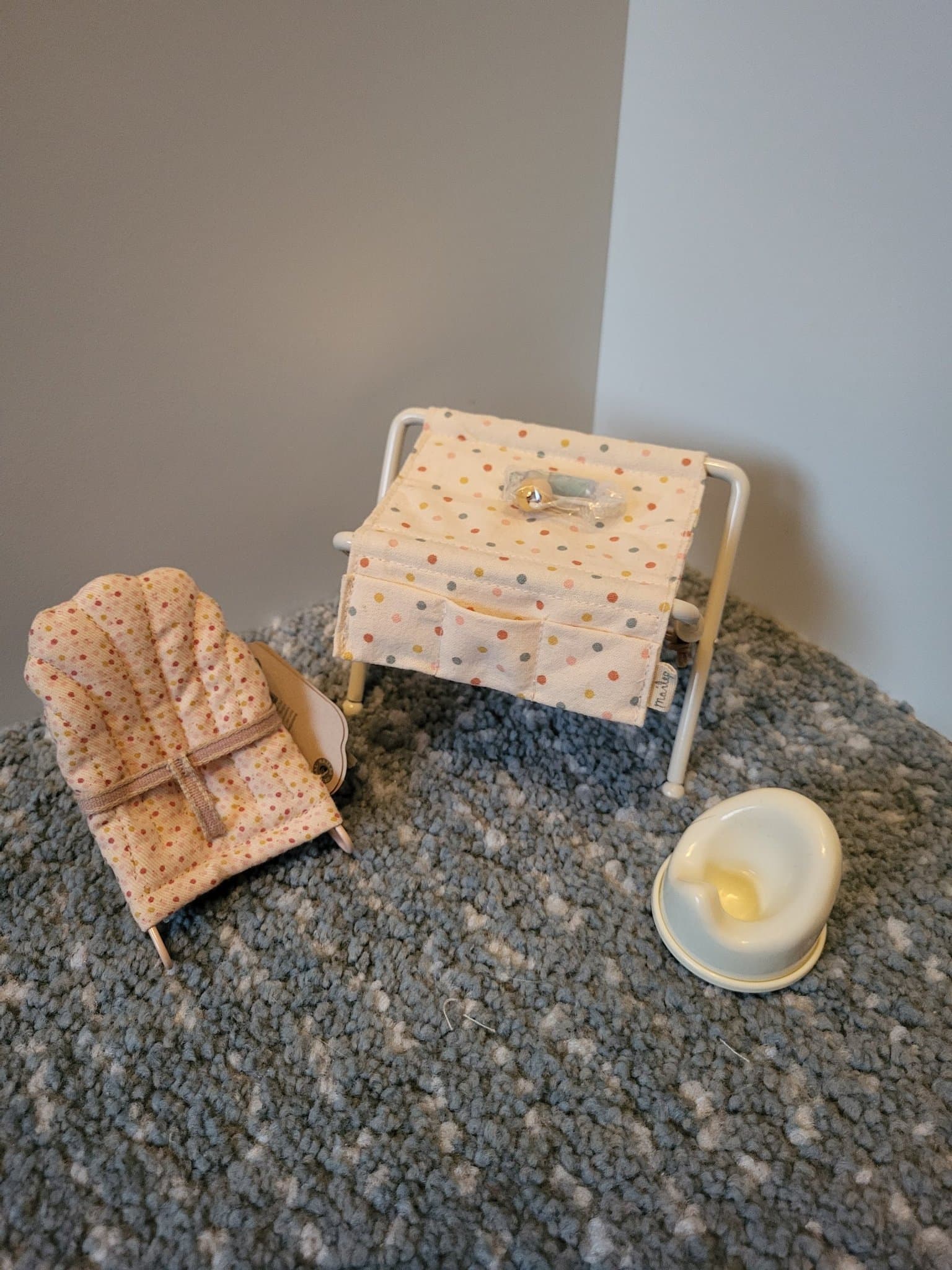 Maileg Miniatyr möbler skötbord, babysitter och potta till Maileg möss