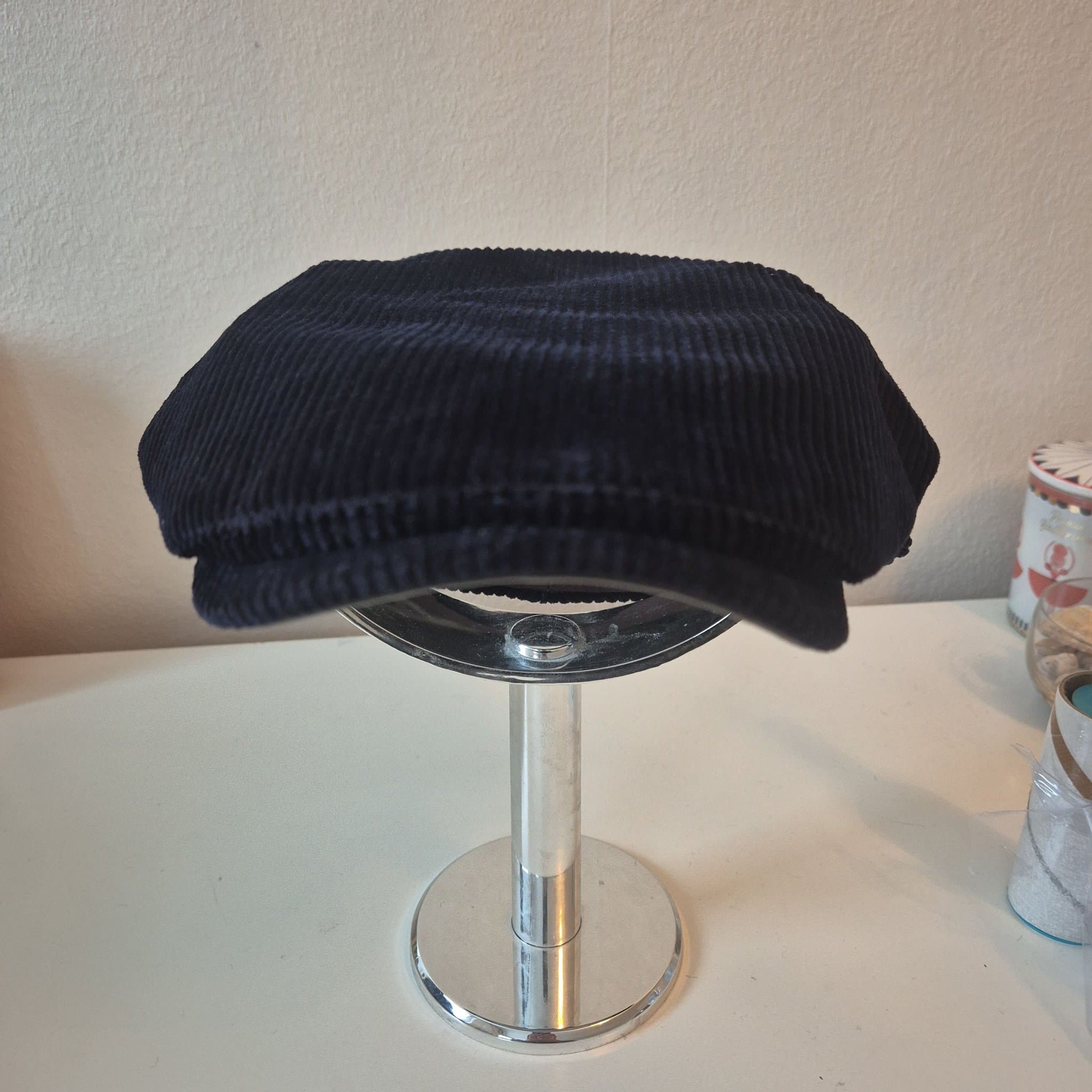 Wigens mörkblå ivy keps, storlek 59