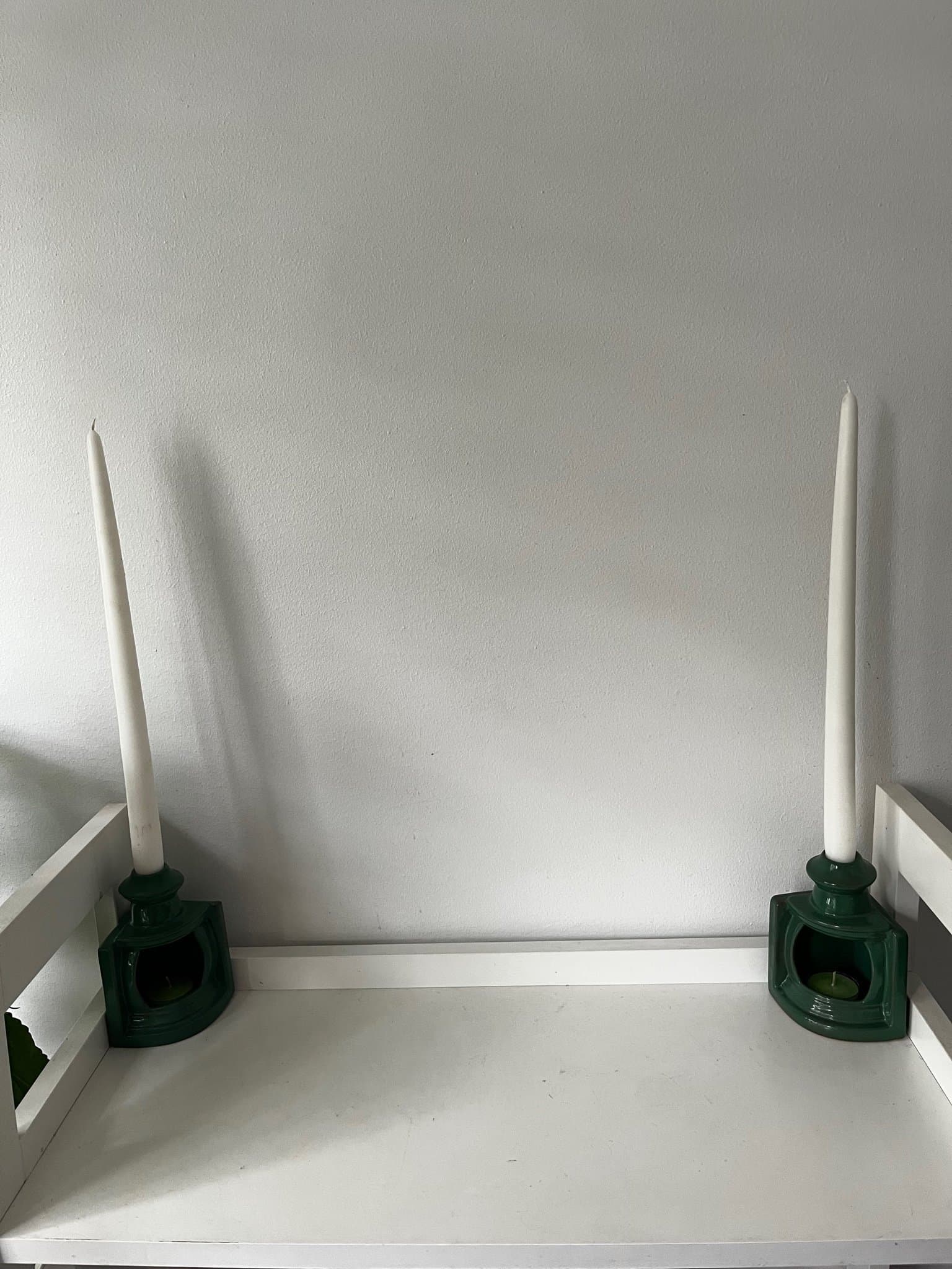 2st. Gröna vintage hörnljusstakar med fyra ljus 2 små +2 långa