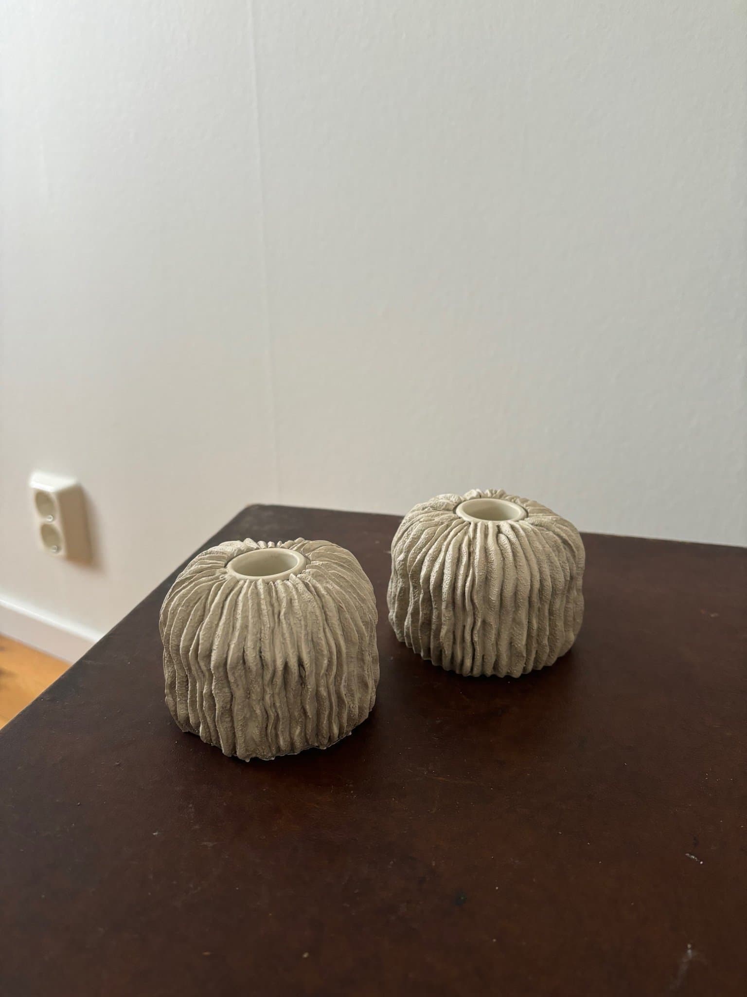 2 st ljusstakar från Mogihome ”Bonnie” beige