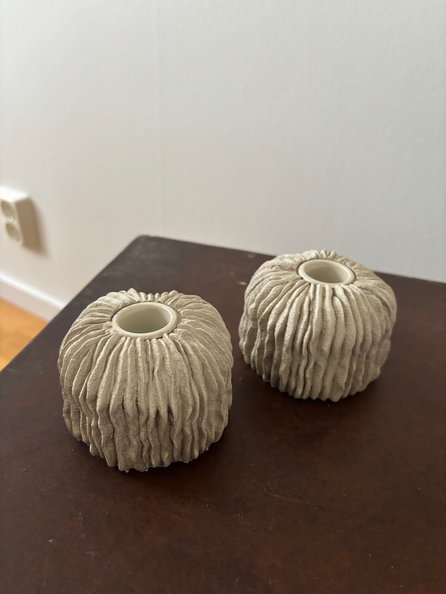 2 st ljusstakar från Mogihome ”Bonnie” beige