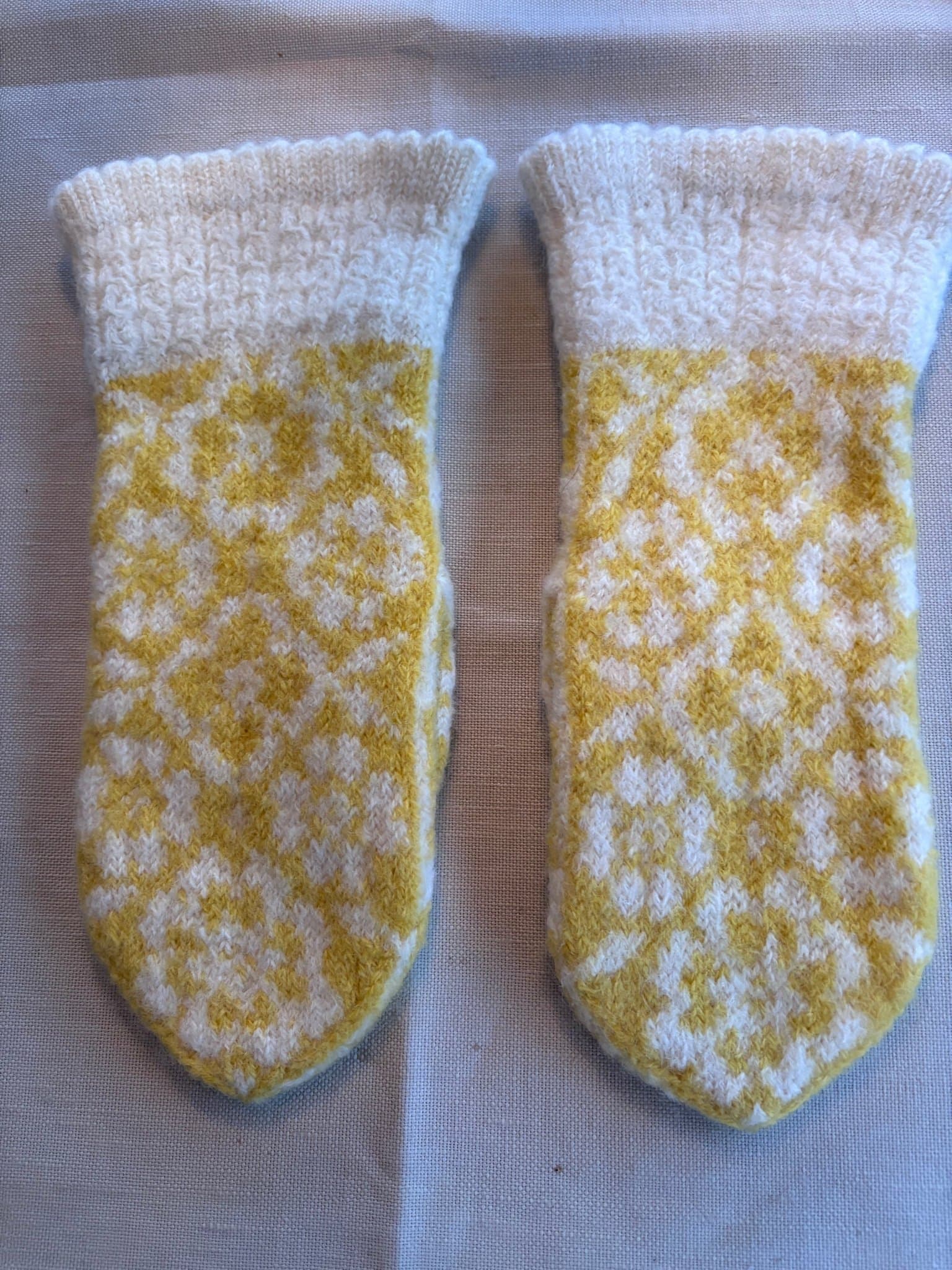 Nya handstickade Ullvantar