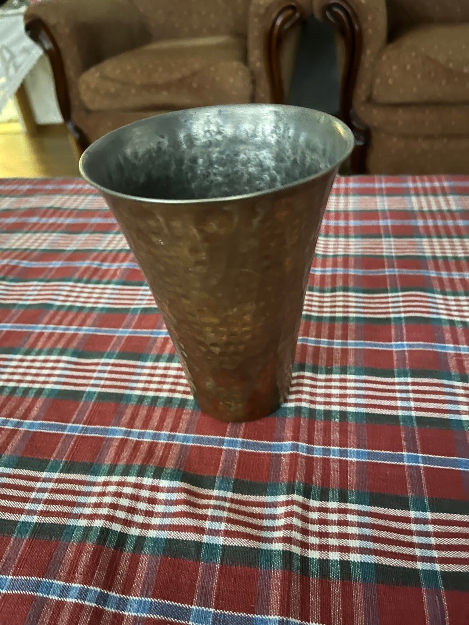 Mässing Dekorativ vas i hamrad metall