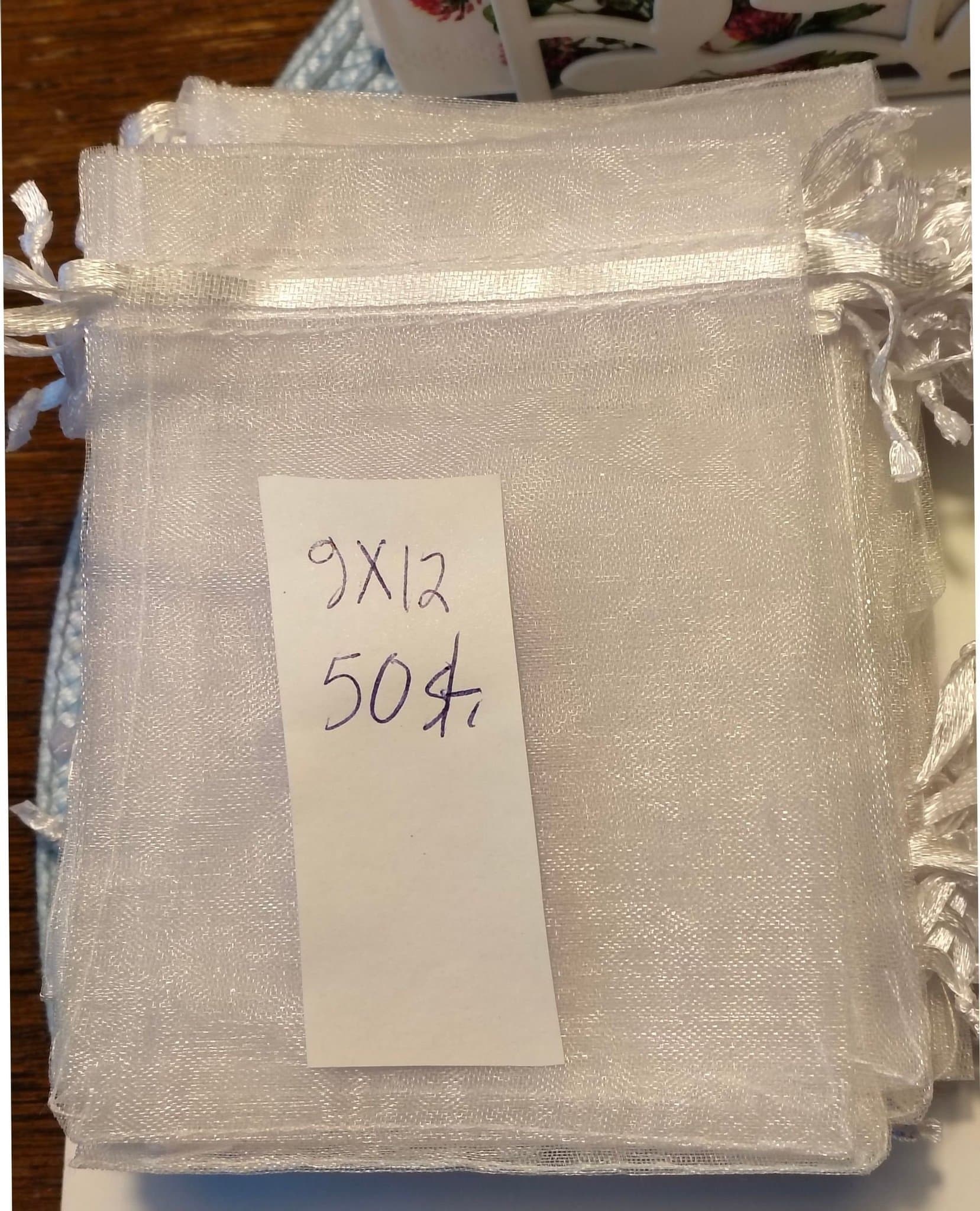 Helt Nya! 100 stycken smycke present /förvaring påsar i vitt och svart