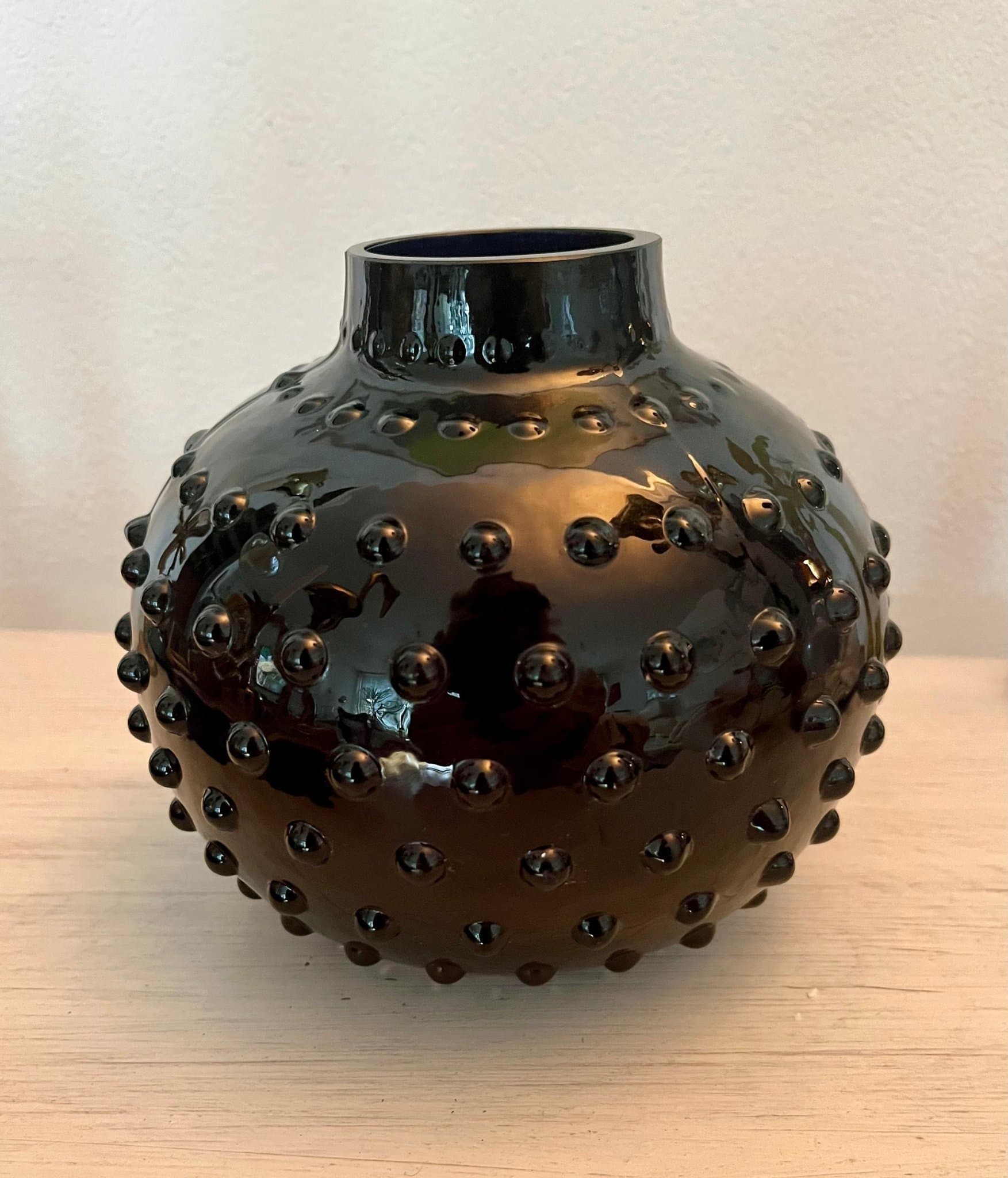 Dekorativ Vas i glas från FORM LIVING. Modell Djurås. Ej i handeln!