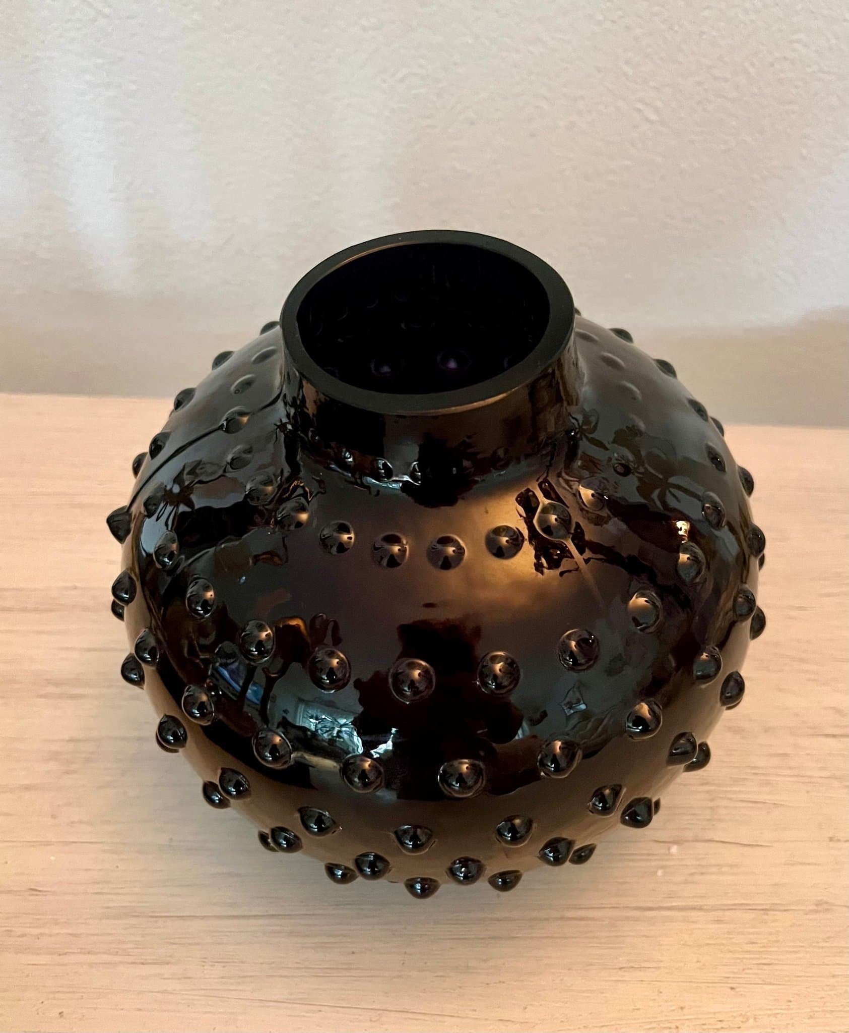 Dekorativ Vas i glas från FORM LIVING. Modell Djurås. Ej i handeln!