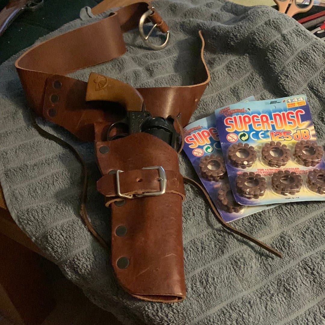 Leksakspistol med hölster och skott