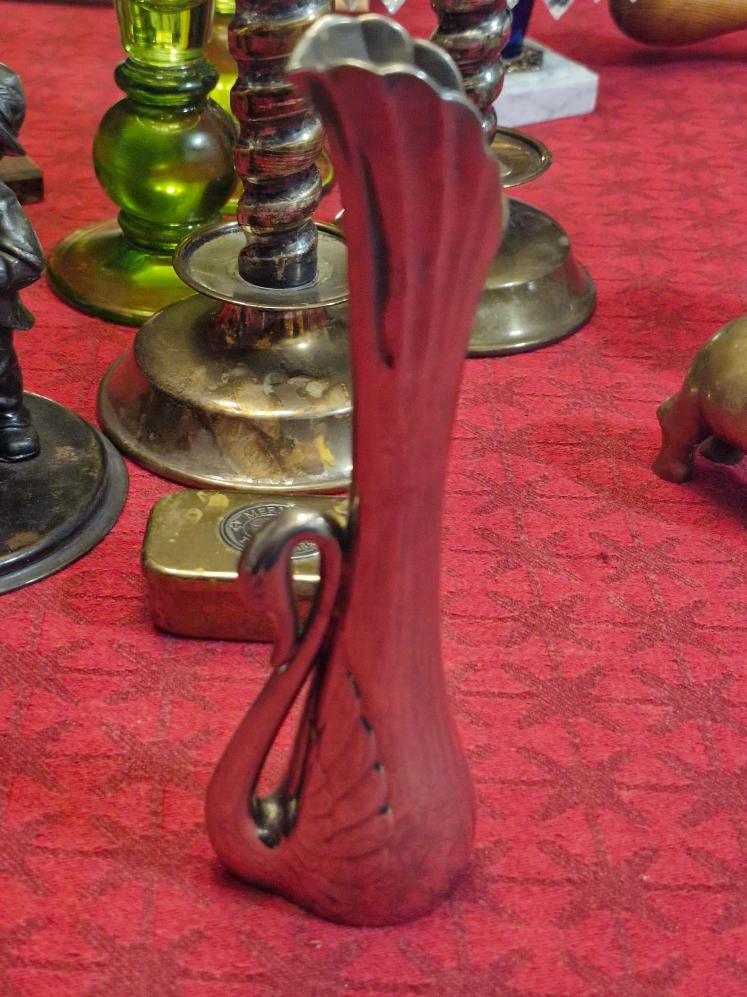 Vacker vas i form av en svan