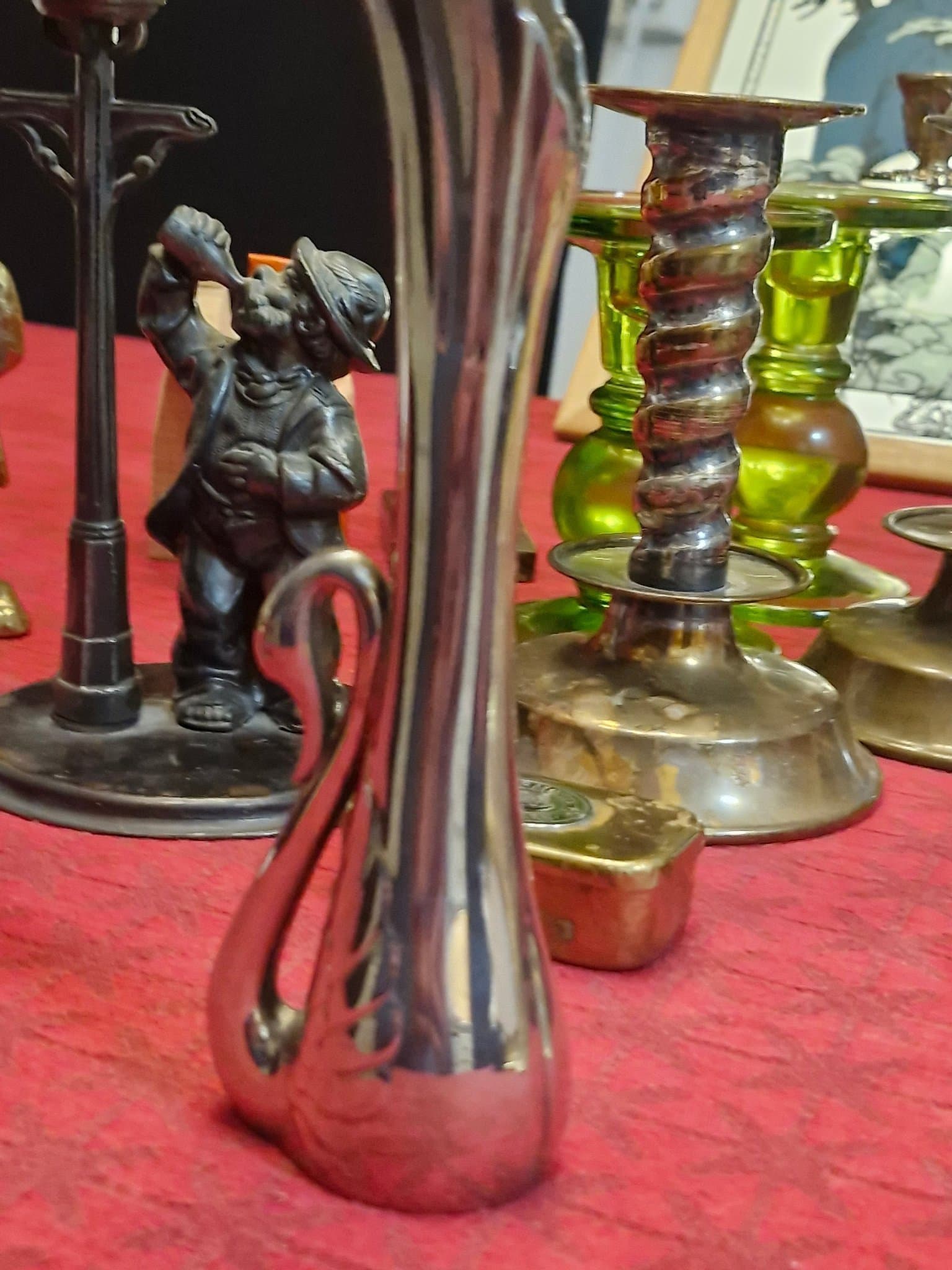 Vacker vas i form av en svan