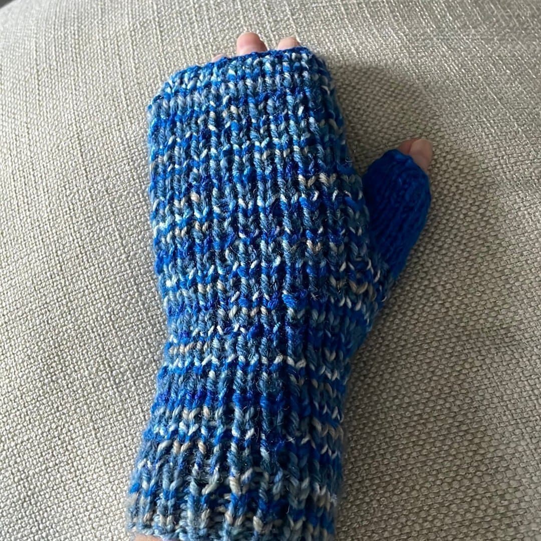 Hemstickade ull vantar