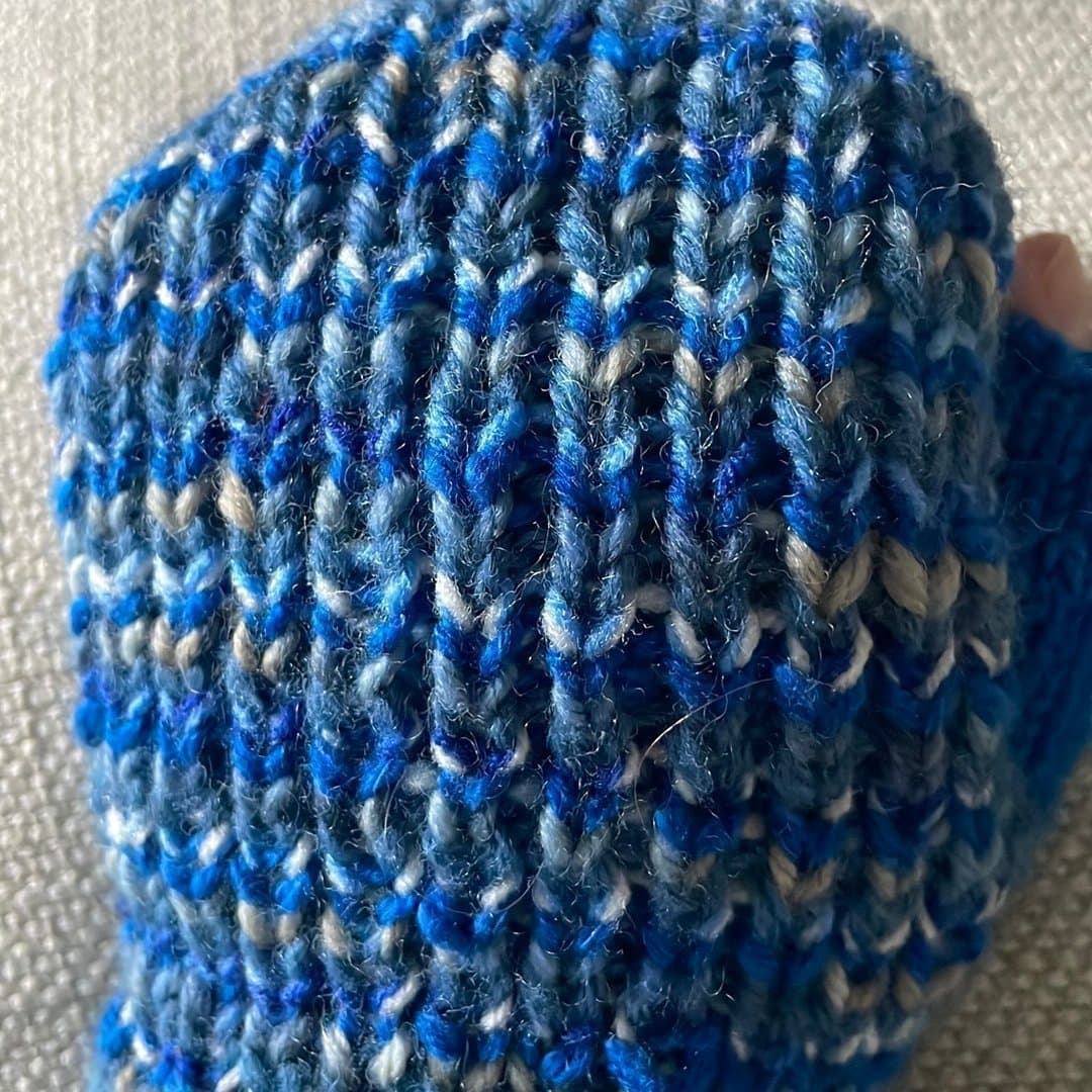 Hemstickade ull vantar