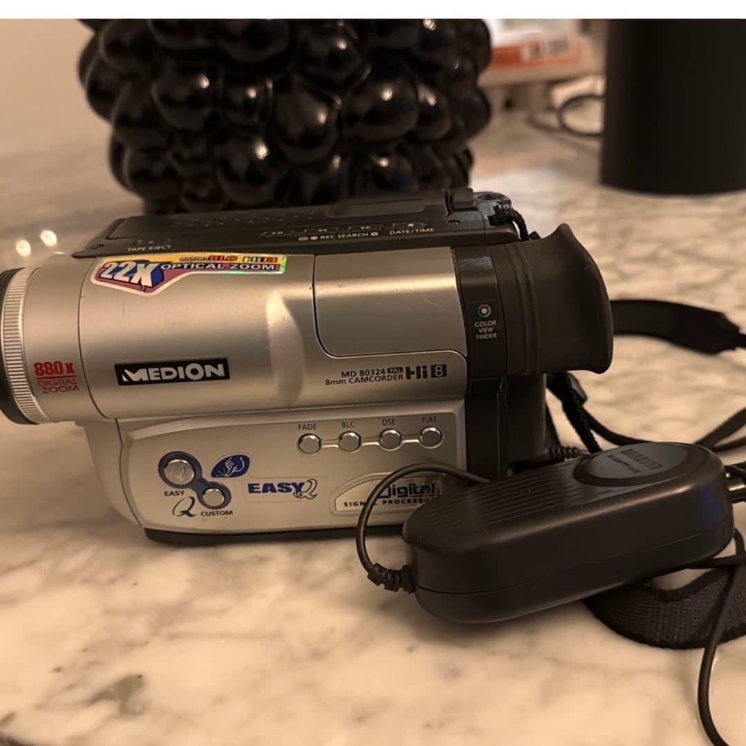 Medion MD 80324 Hi8 8mm videokamera