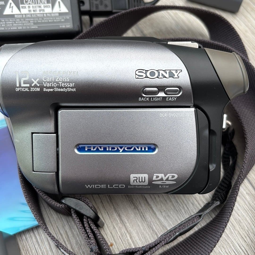 Sony Handycam DCR-DVD202E