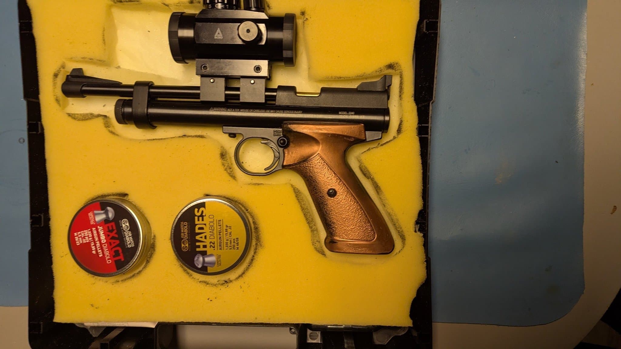 Co2 pistol 5.5 mm med sikte och ammunition