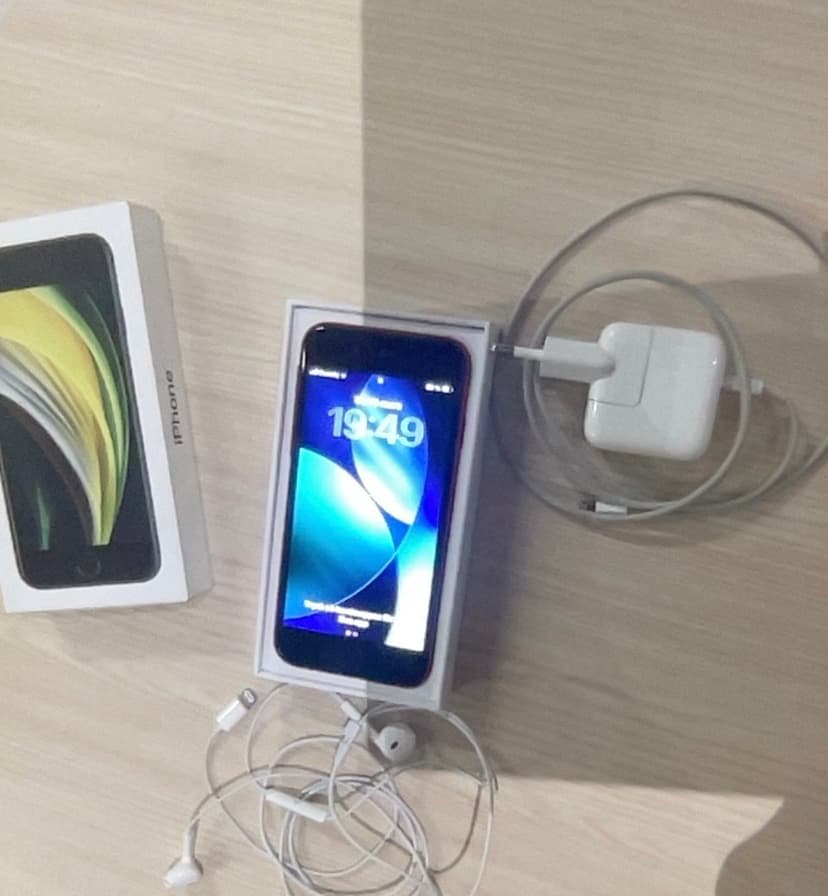 Apple iPhone SE 2020 (2nd Generation) (Product)Red