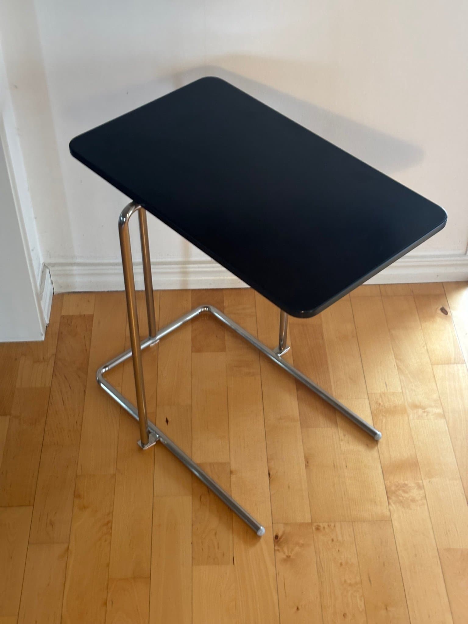 IKEA RIAN sidobord med svart skiva