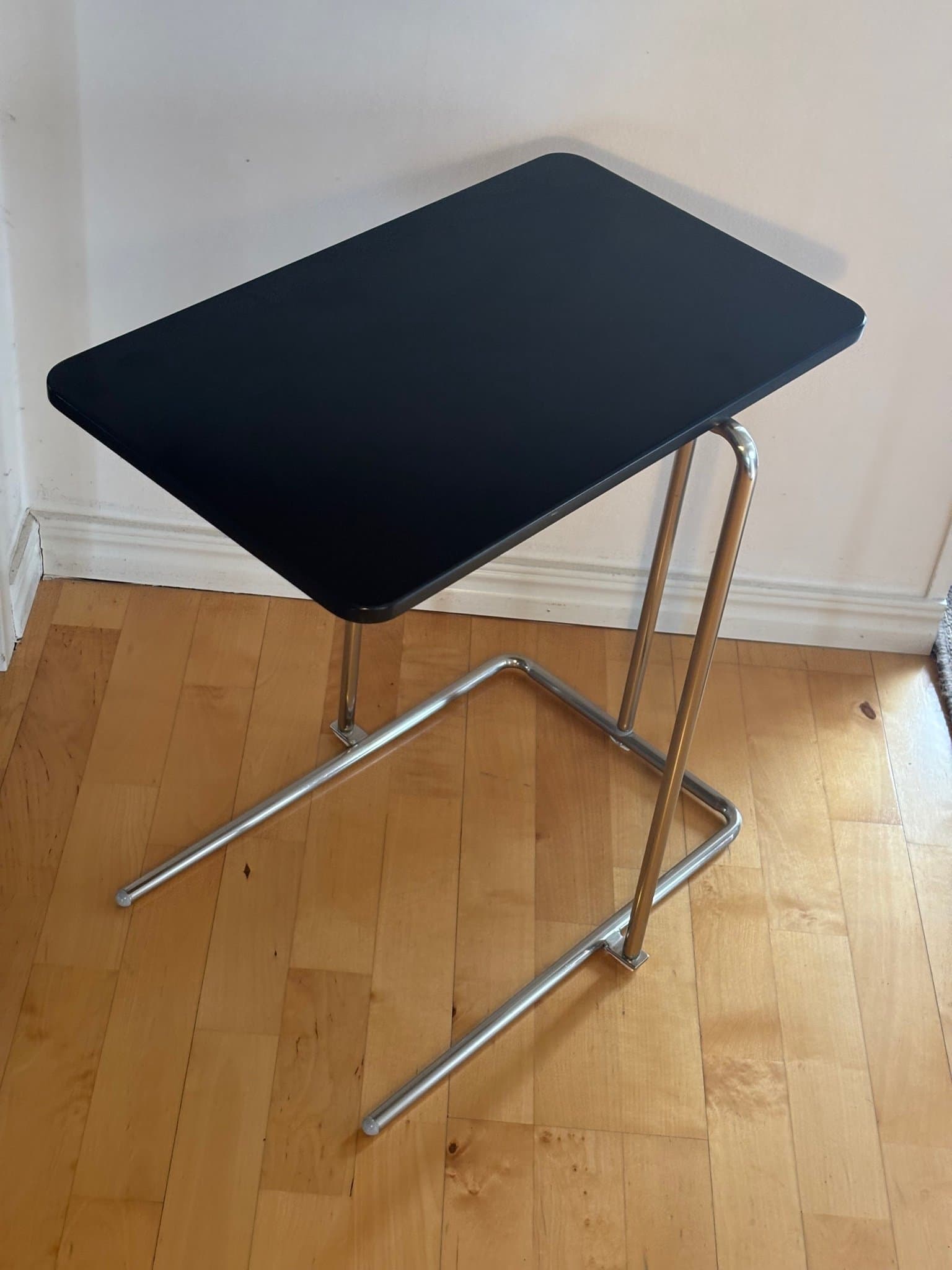 IKEA RIAN sidobord med svart skiva