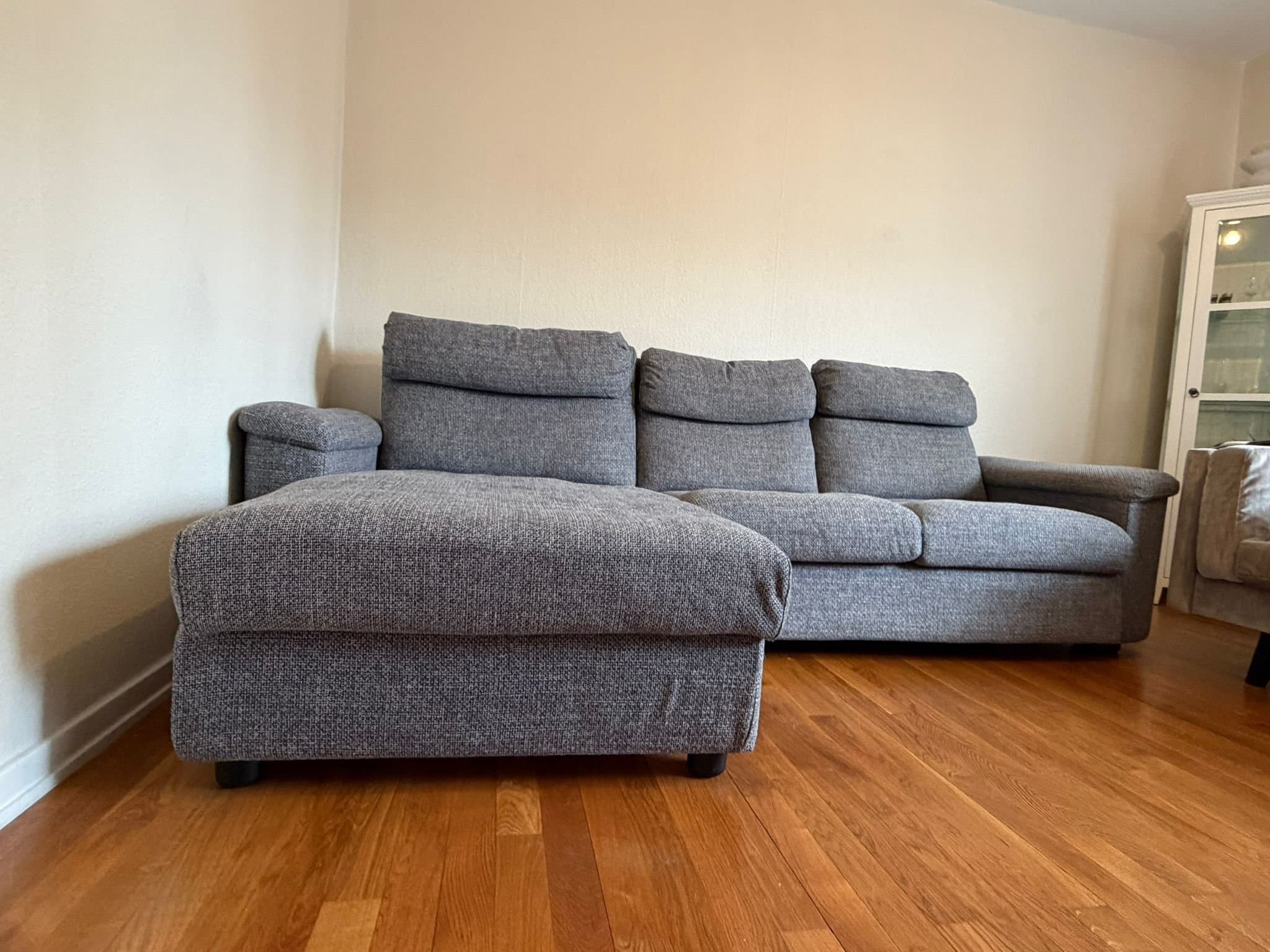 IKEAs Lidhult ljusgrå divansoffa, Fri Hemkörning