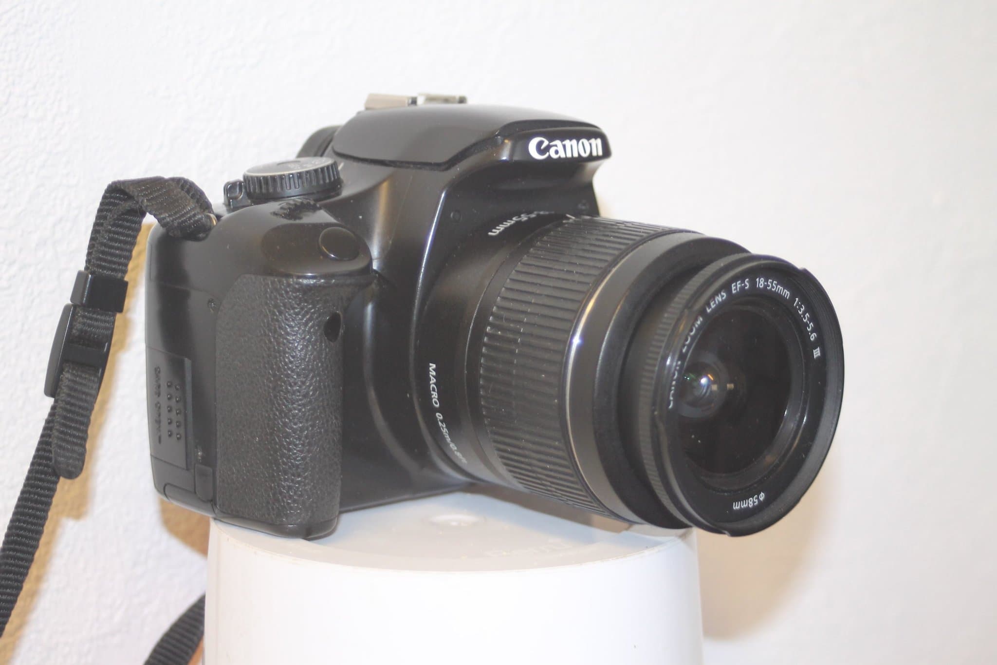 Canon EOS 450D systemkamera med objektiv