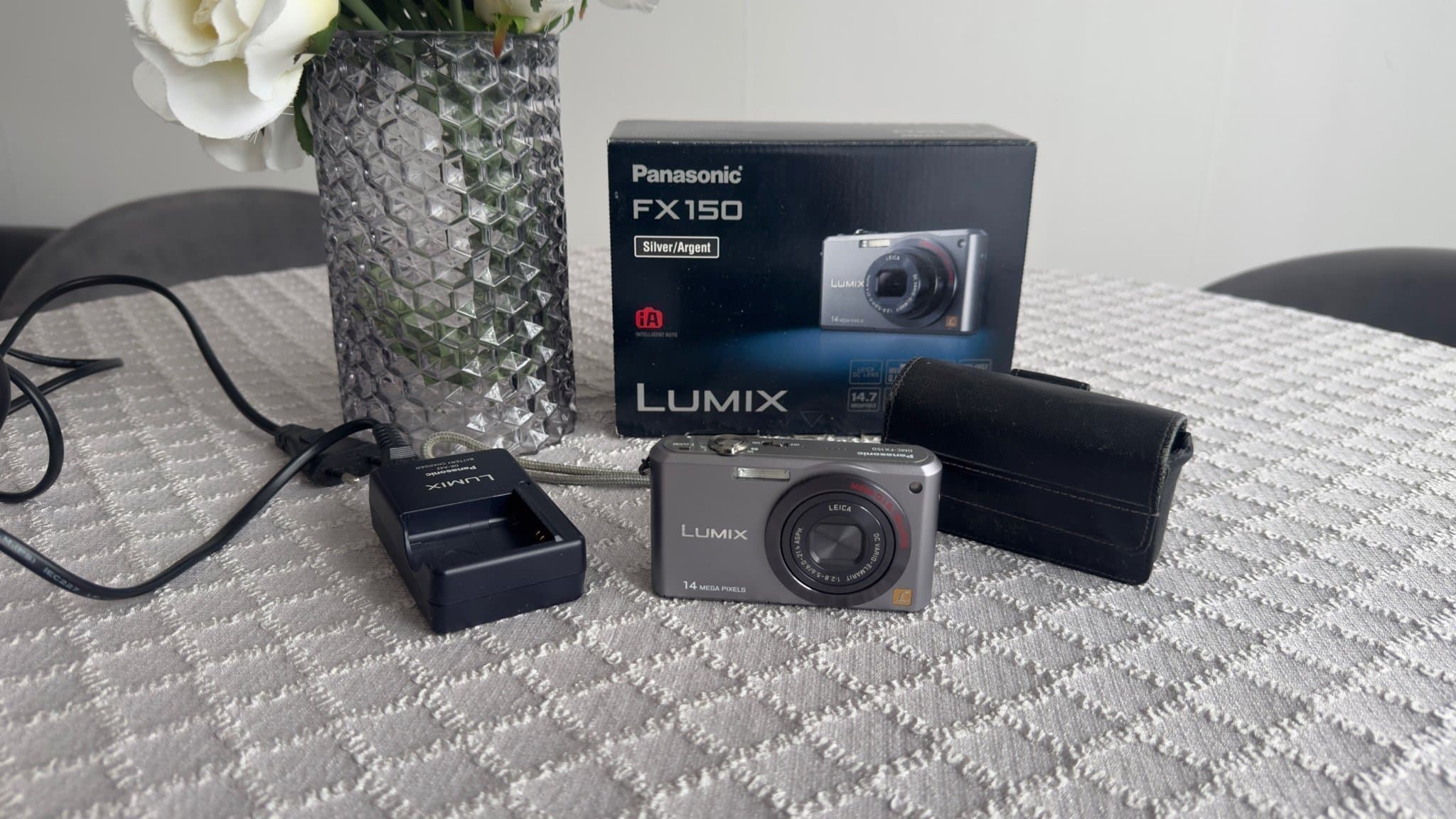 Panasonic Lumix DMC-FX150 i nyskick – Komplett i originalkartong