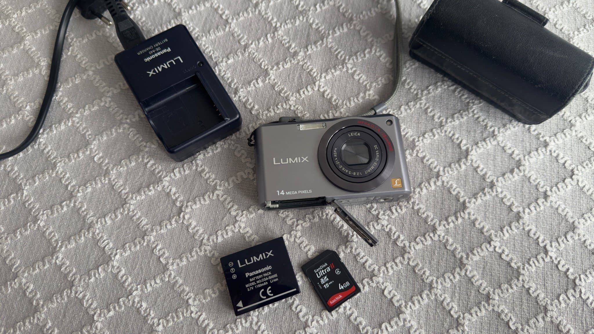 Panasonic Lumix DMC-FX150 i nyskick – Komplett i originalkartong