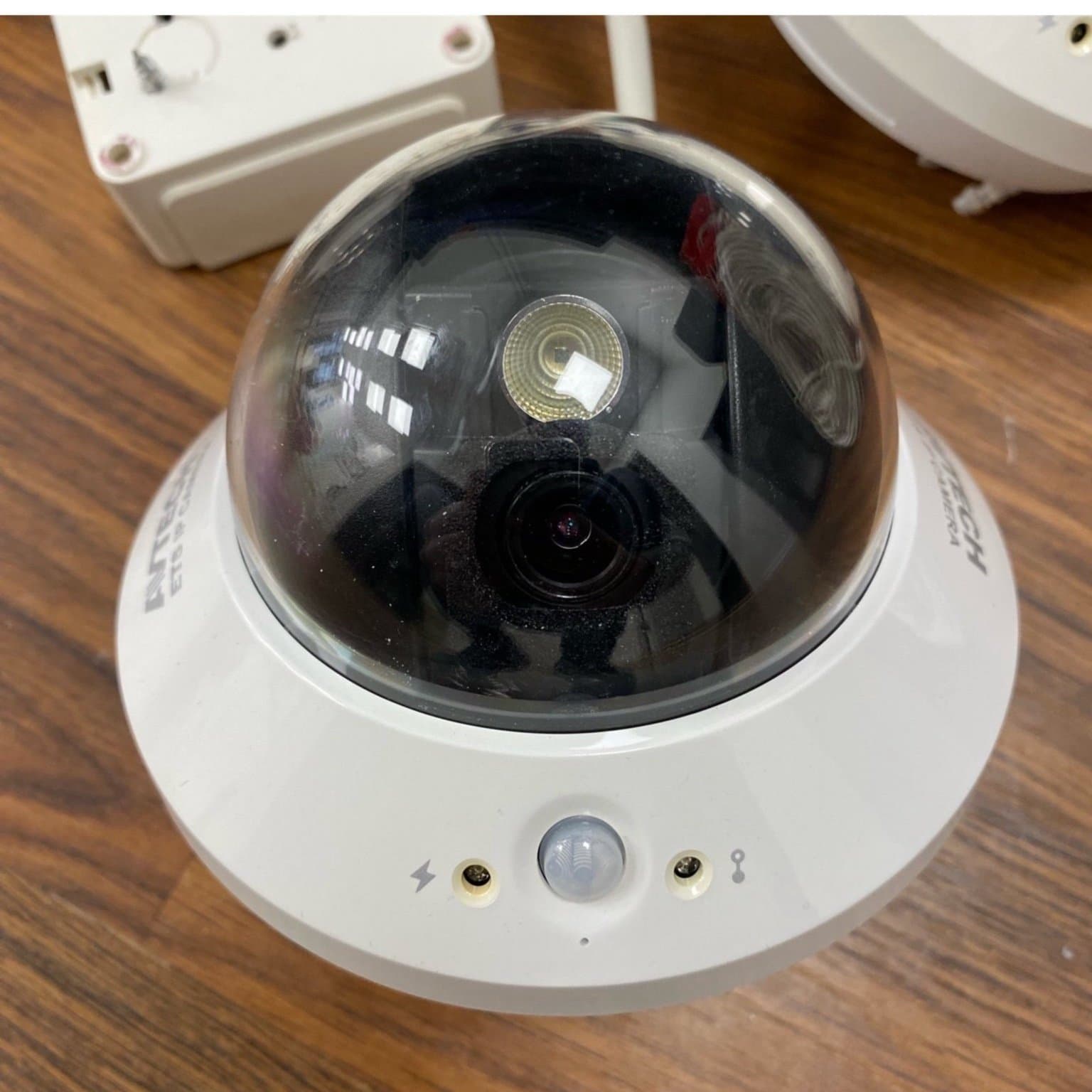 4x IP-kameror + NVR + skärm – komplett övervakningssystem