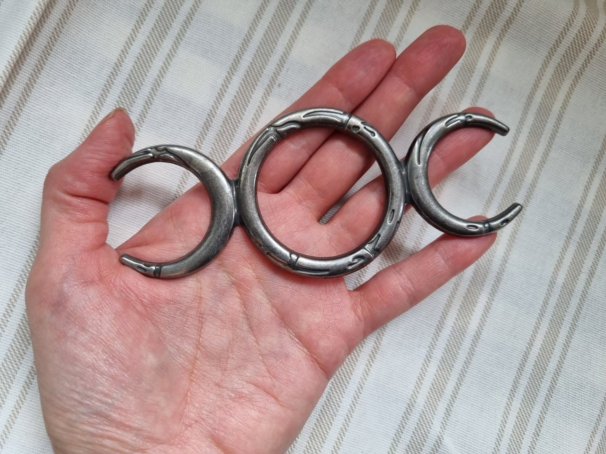 NY! Spänne/Smycke Måne Halvmåne i metall | diy pagan goth punk fest