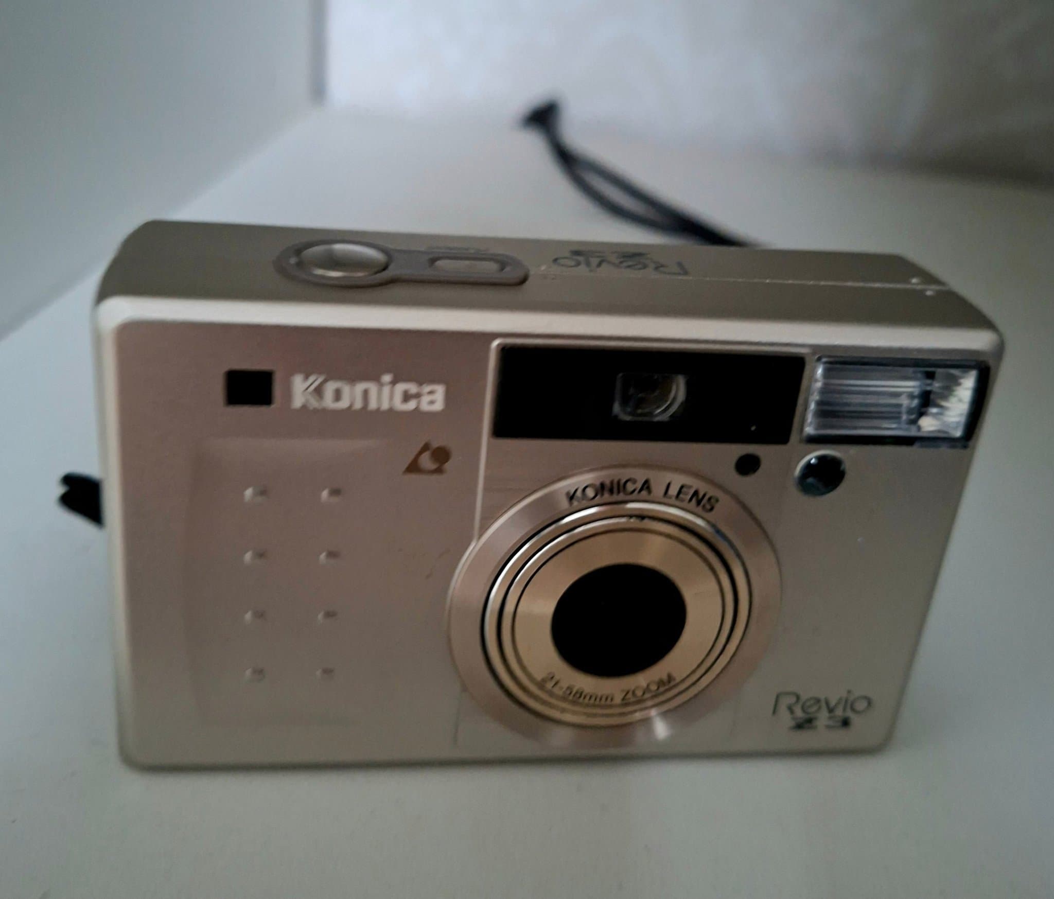 Konica Revio Z2
