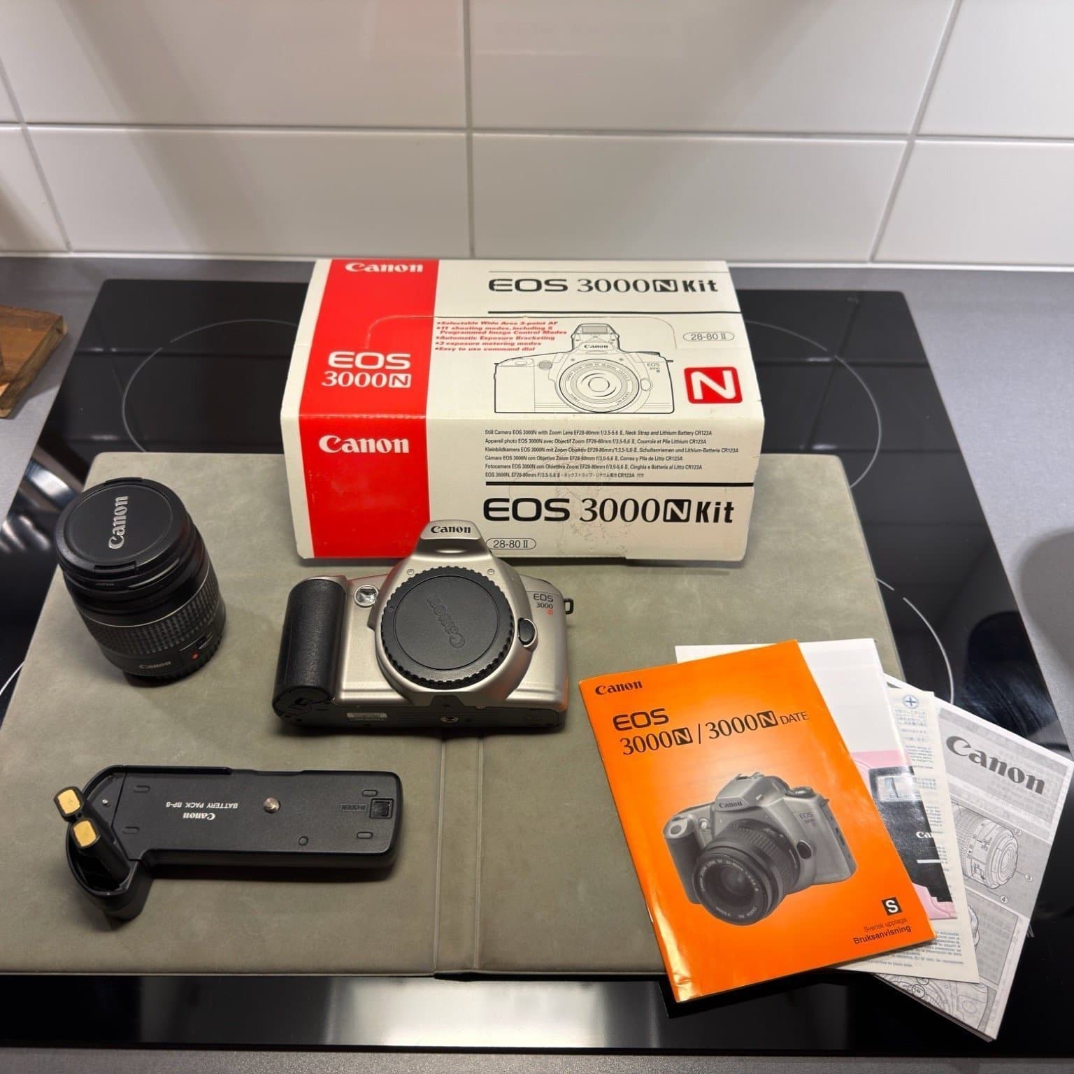 Canon EOS 3000N + EF Zoom 28-80mm F3,5-5,6 II + BP-8