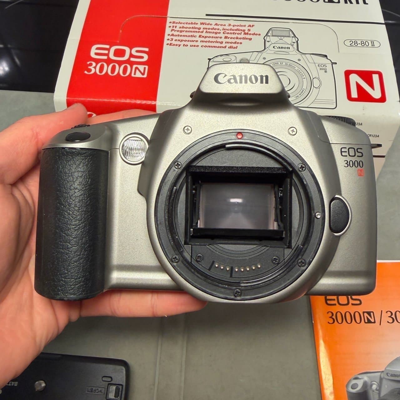 Canon EOS 3000N + EF Zoom 28-80mm F3,5-5,6 II + BP-8