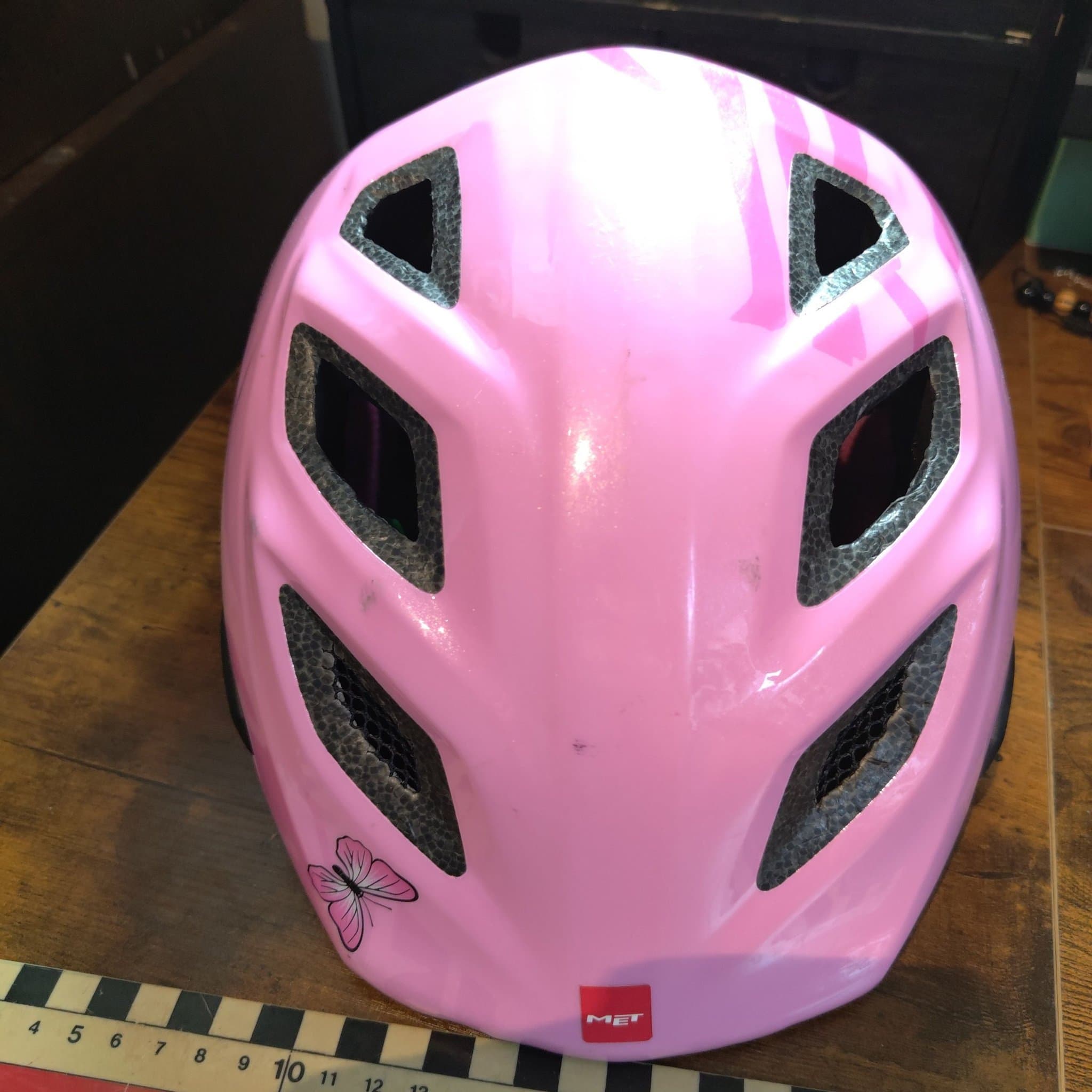 MET Cykelhjälm Barn Rosa Fjärilar 52-57 cm med Baklampa