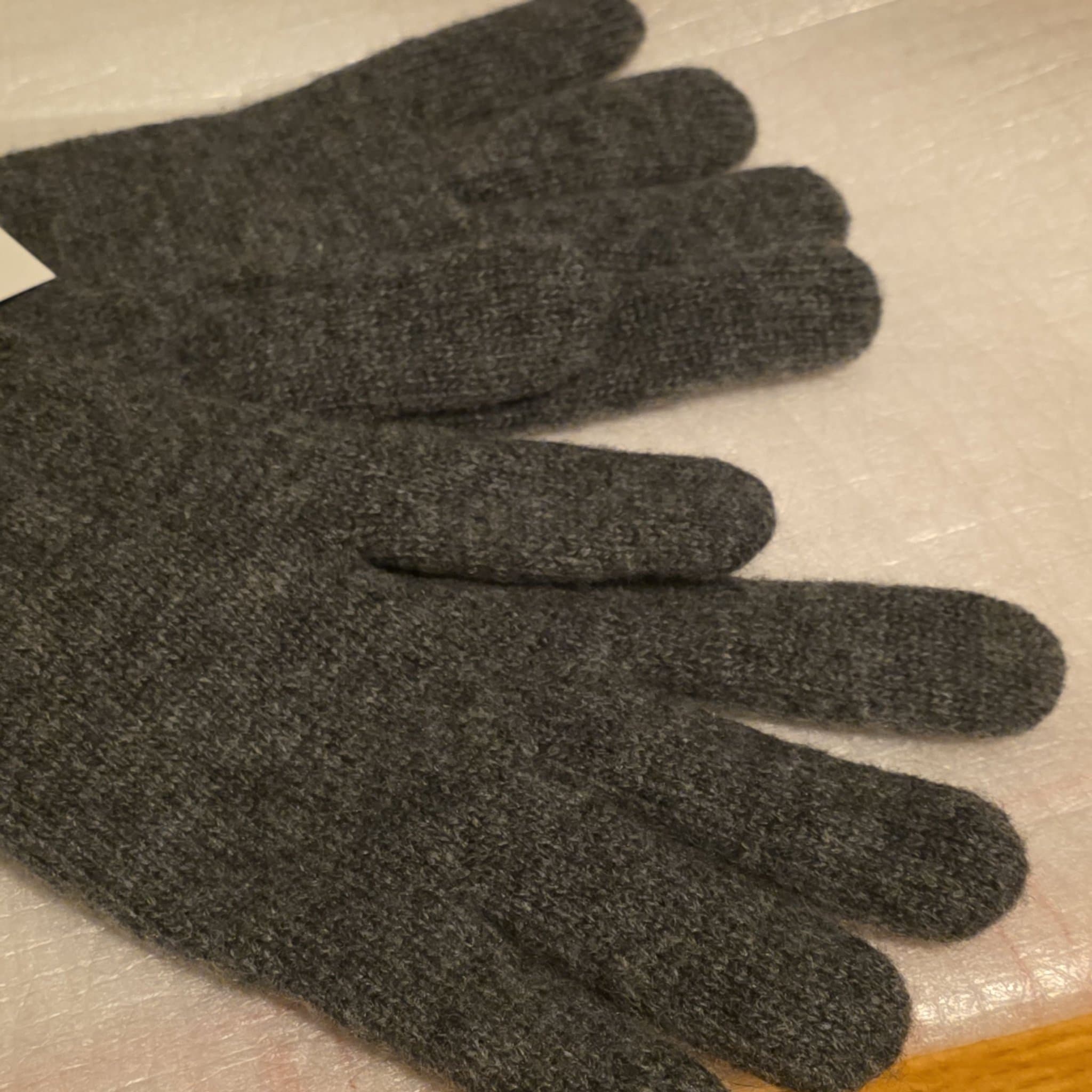 Nya från Åhléns Accessories Gråa Stickade Handskar Strl ONE SIZE