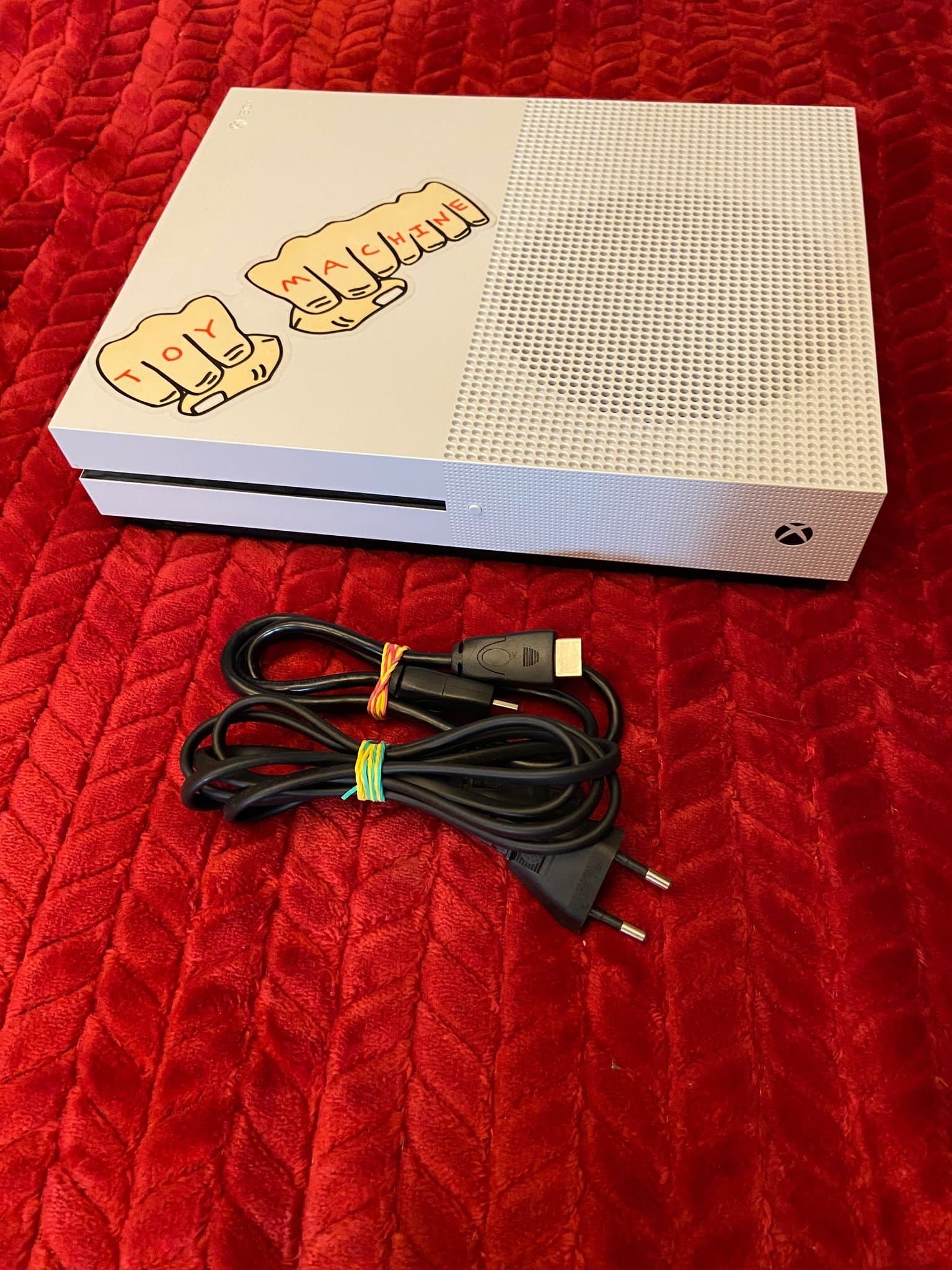 Xbox One S (1TB), Fungerar Utmärkt inkl Strömkabel & HDMI - Kort Aktion!!