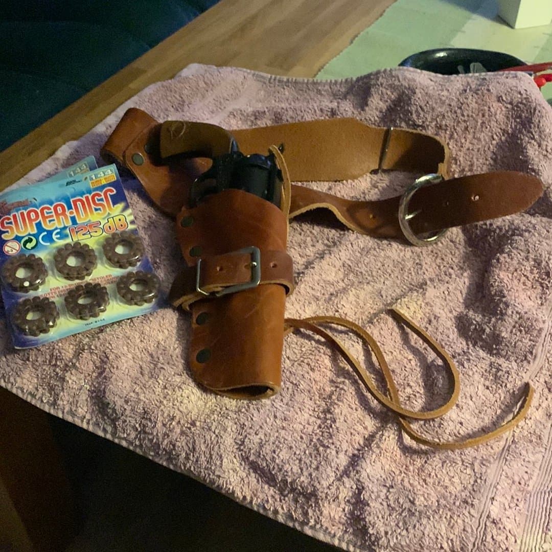 Leksakspistol med hölster och knallpulver