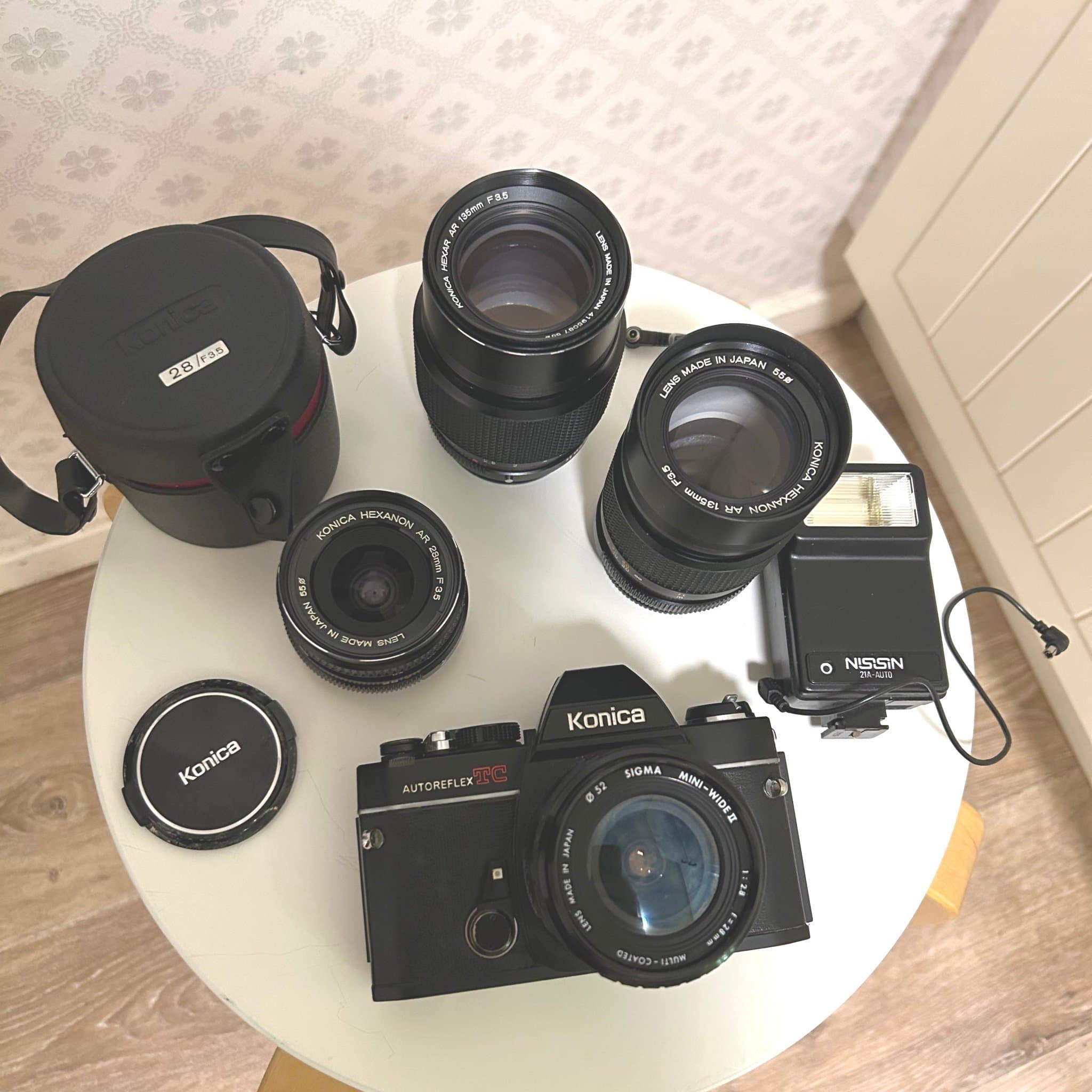 Konica Autoreflex TC + 4 objektiv (Vidvinkel till Tele)