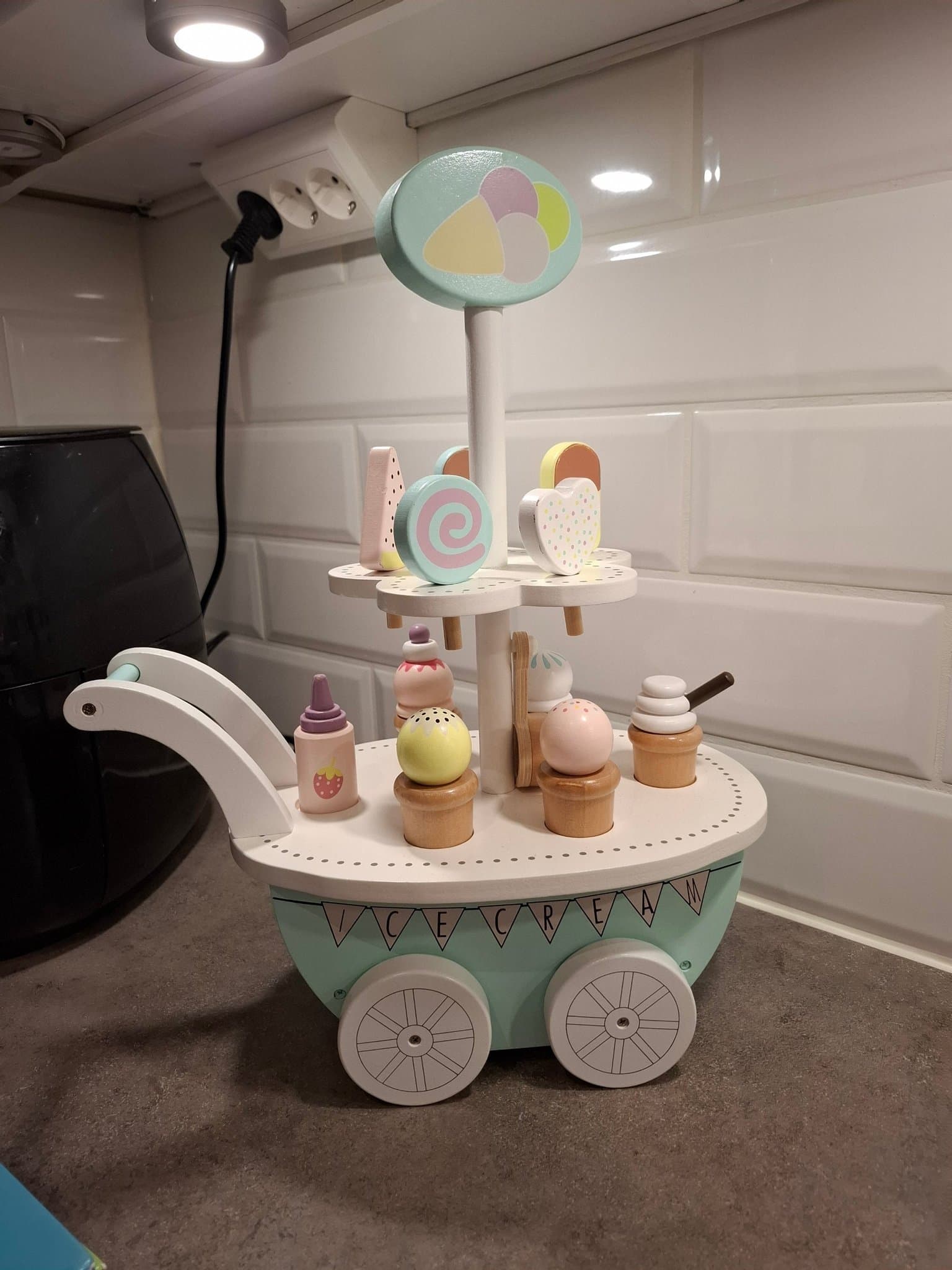 Jabadabado glassvagn i trä