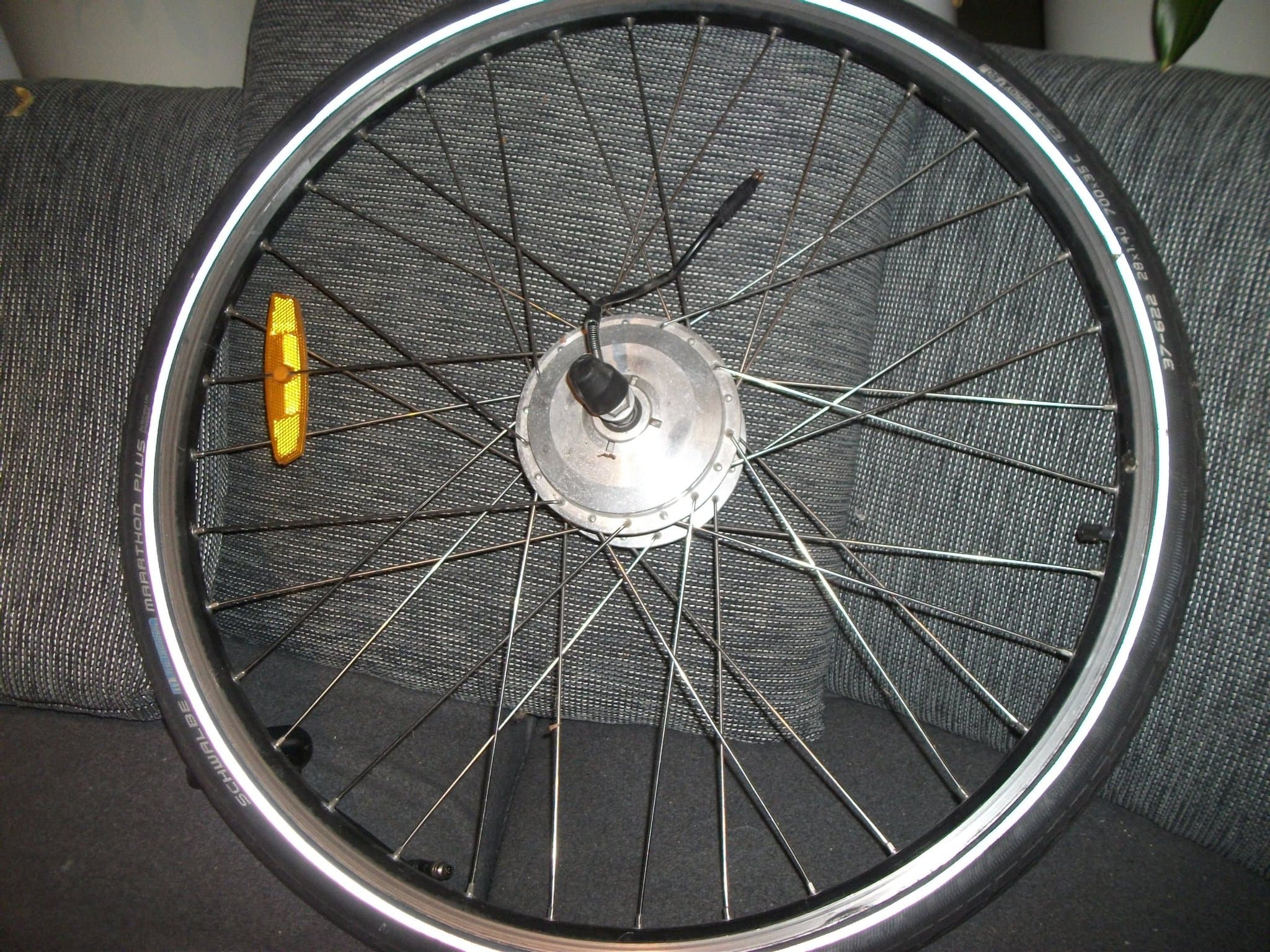 Elcykel framhjul med motor märkt SY736700j0980