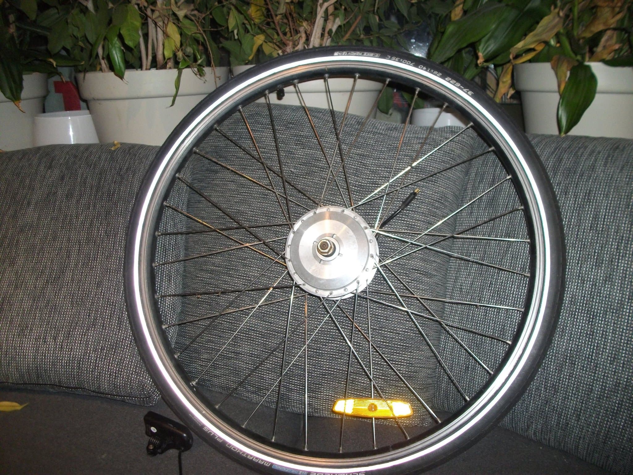 Elcykel framhjul med motor märkt SY736700j0980