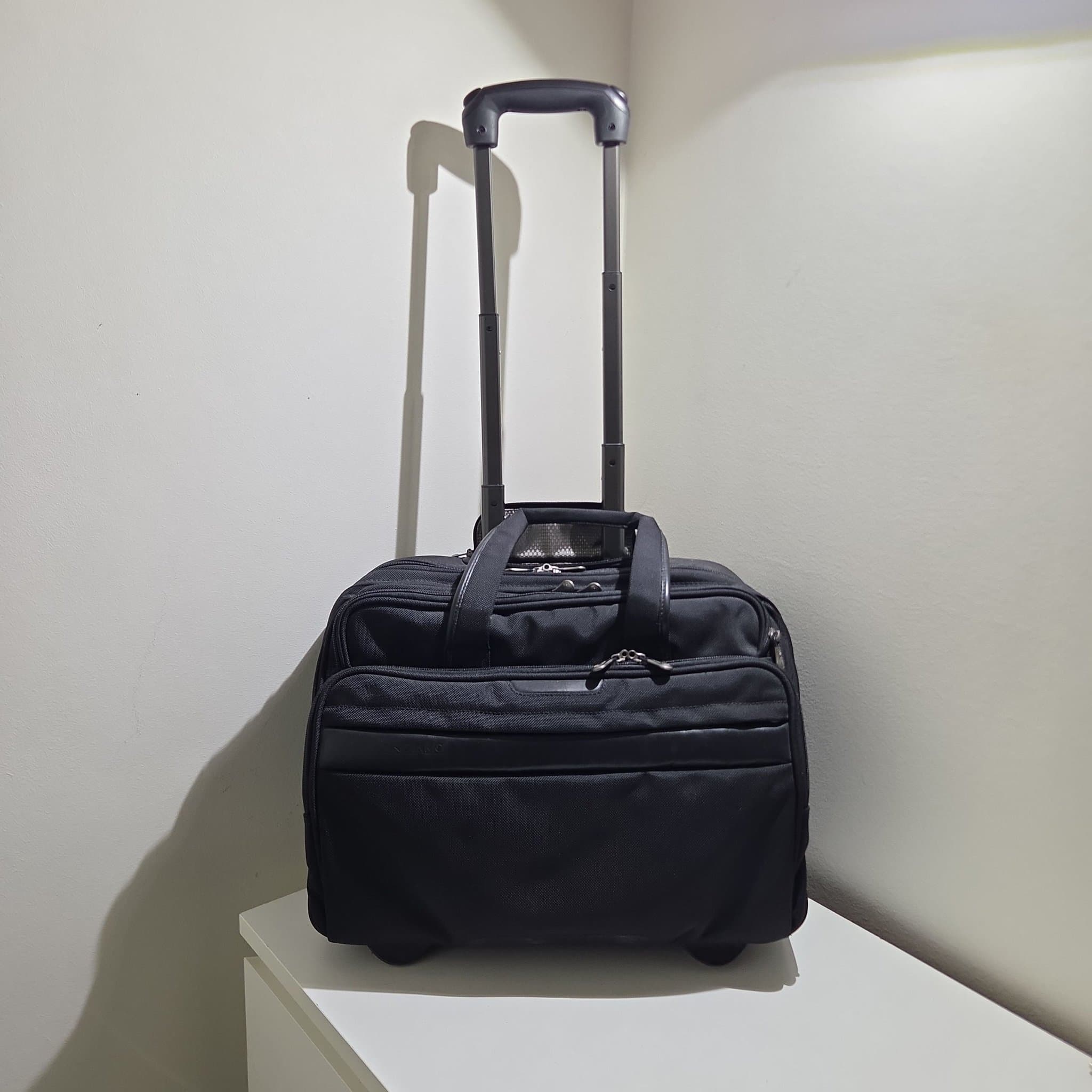 Andiamo kabinväska / pilotväska på hjul – 4 fack – mycket fint skick