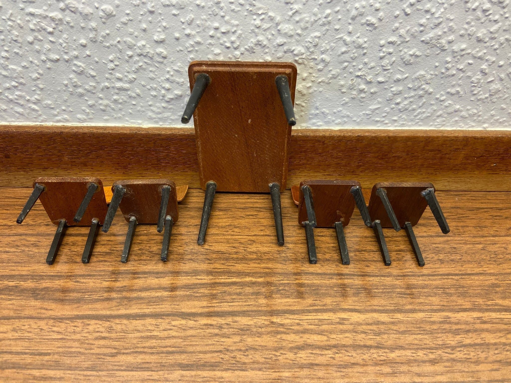 LUNDBY - Bord - Stolar - Matsalsmöbel - Dockskåp