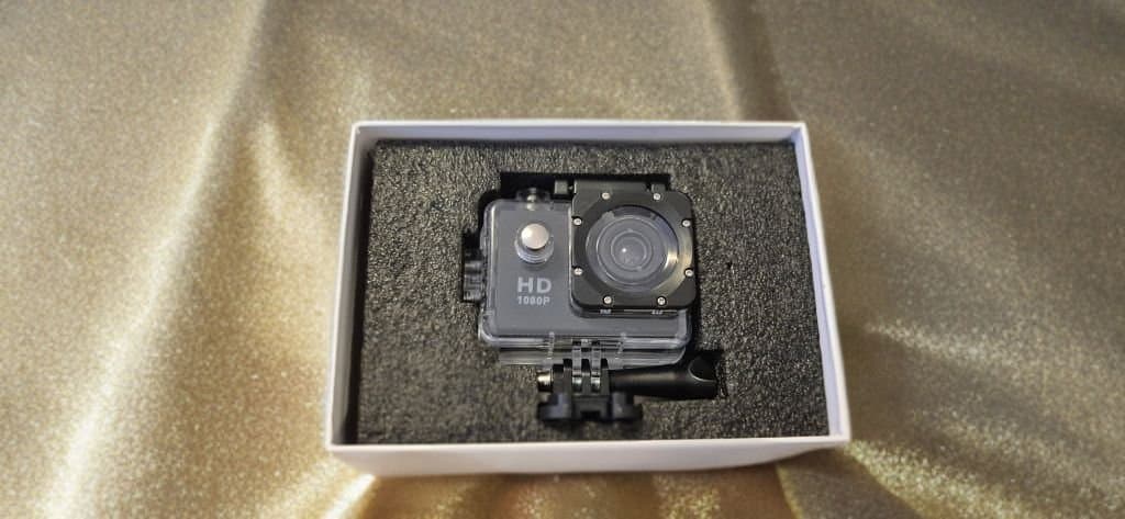 1080P HD Actionkamera med 140° Vidvinkellins – Perfekt för Äventyr!