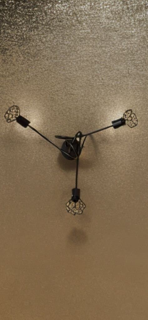 Industriell 3-ljus taklampa i svart metall – Stilren belysning för varje rum