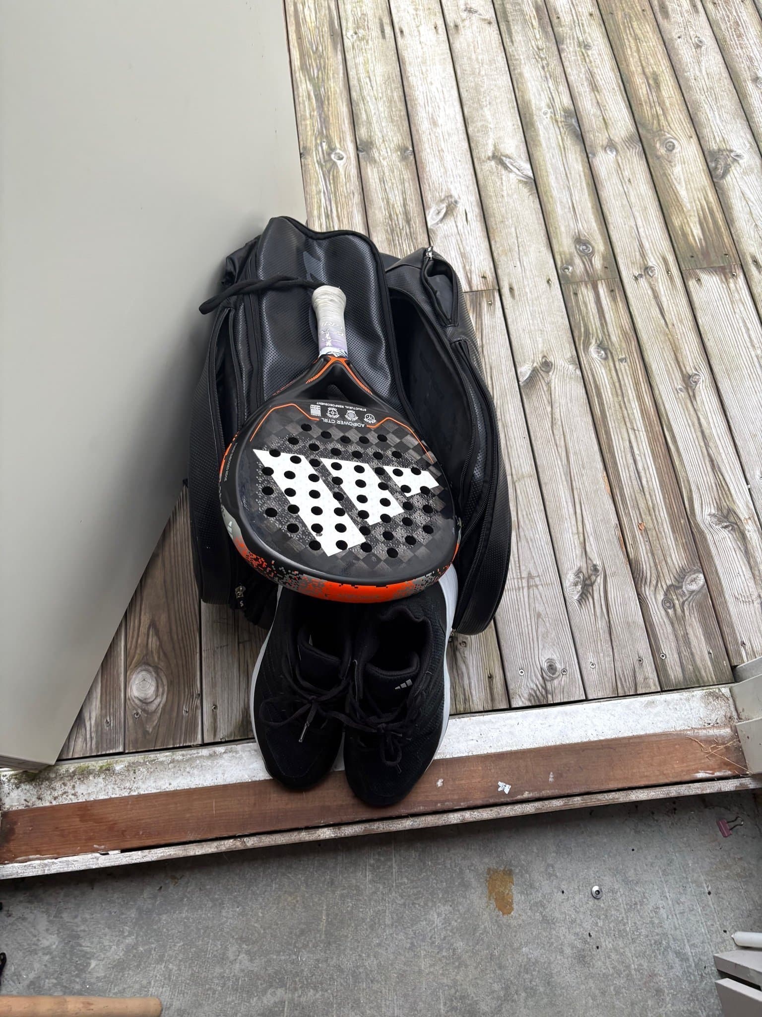 Adidas Adipower CTRL Padelracket, Adidas Gamecourt 2 Padel Skor och Padelväska