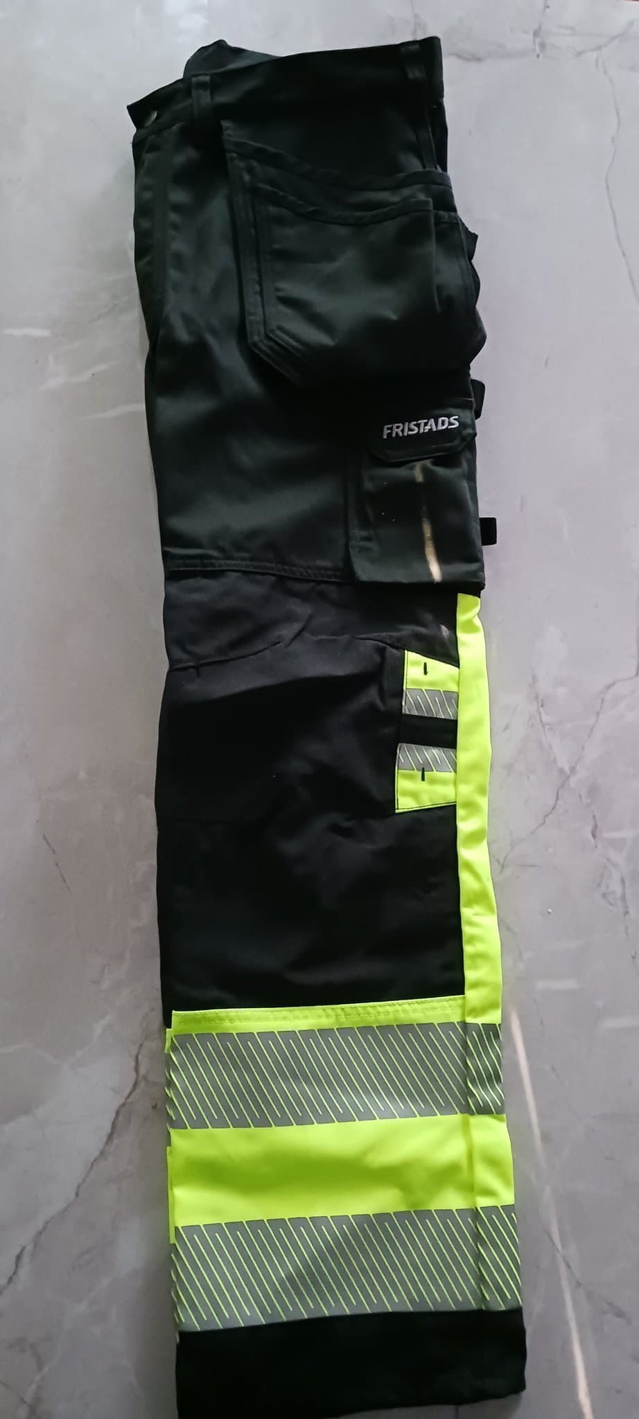 Fristads svart/gula arbetsbyxor, storlek D108