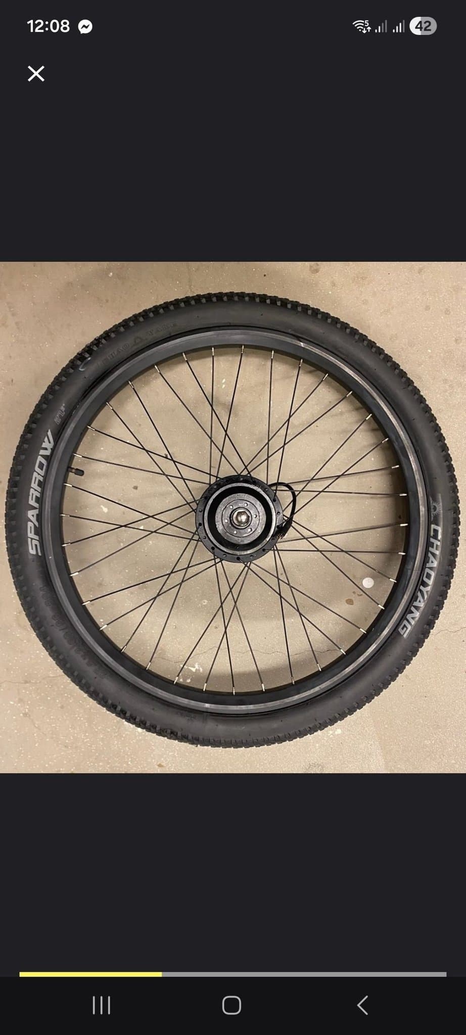 Cykelhjul med däck och motor