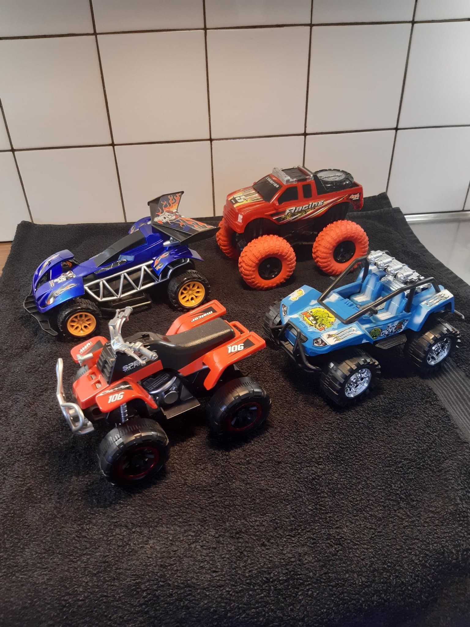 4 st: Monstertruck, buggy racecar, terrängbil off-road buggy, fyrhjuling
